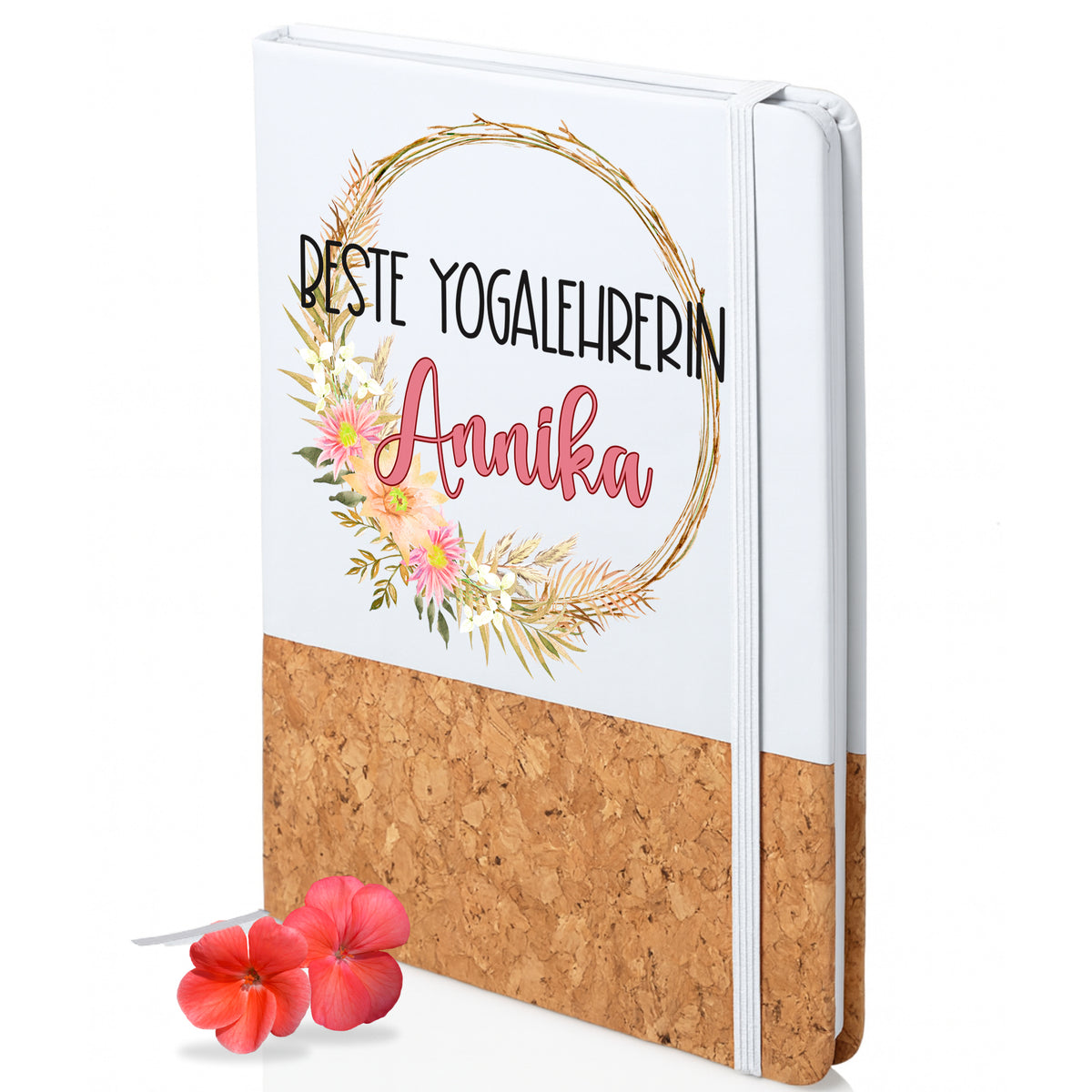 Notizbuch mit Korkboden, floraler Gestaltung und persönlichem Namen.
