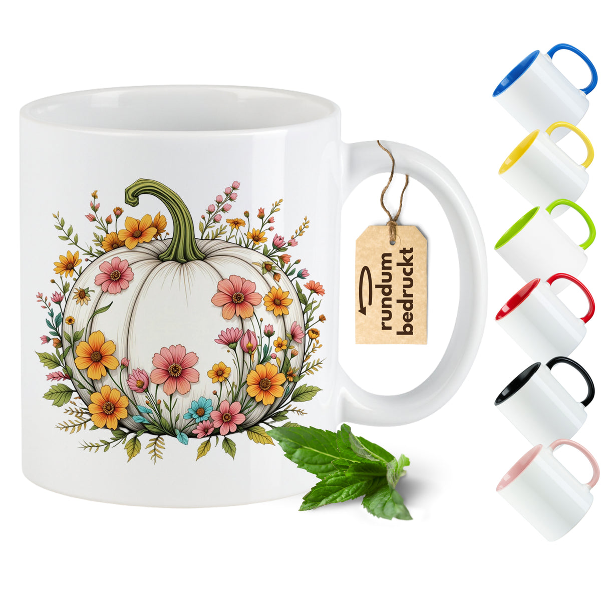 Kaffeetasse mit Kürbis-Design und bunten Blumen.