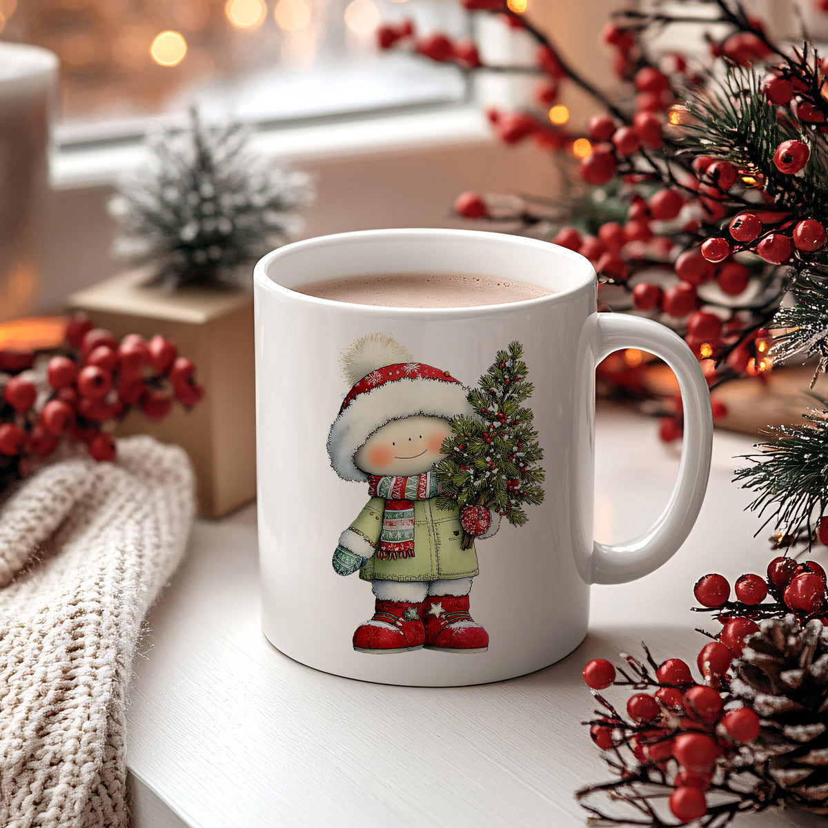 Kaffeetasse mit weihnachtlichem Motiv und Tannenzweig.