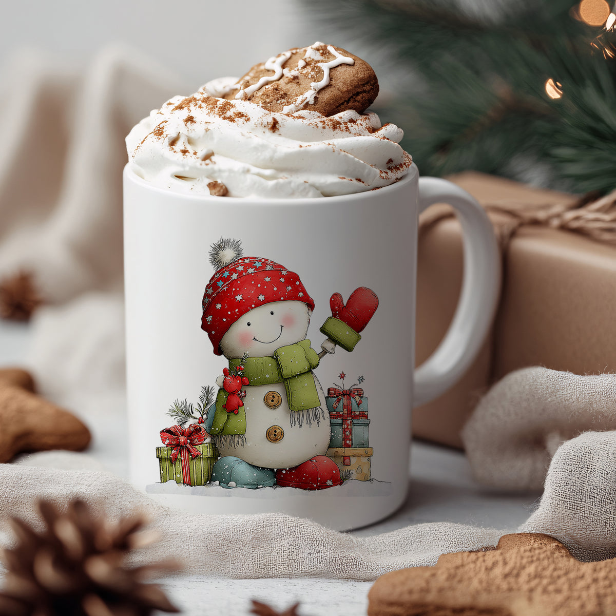 Kaffeetasse mit Schneemann, rot-grüner Mütze und Plätzchen.