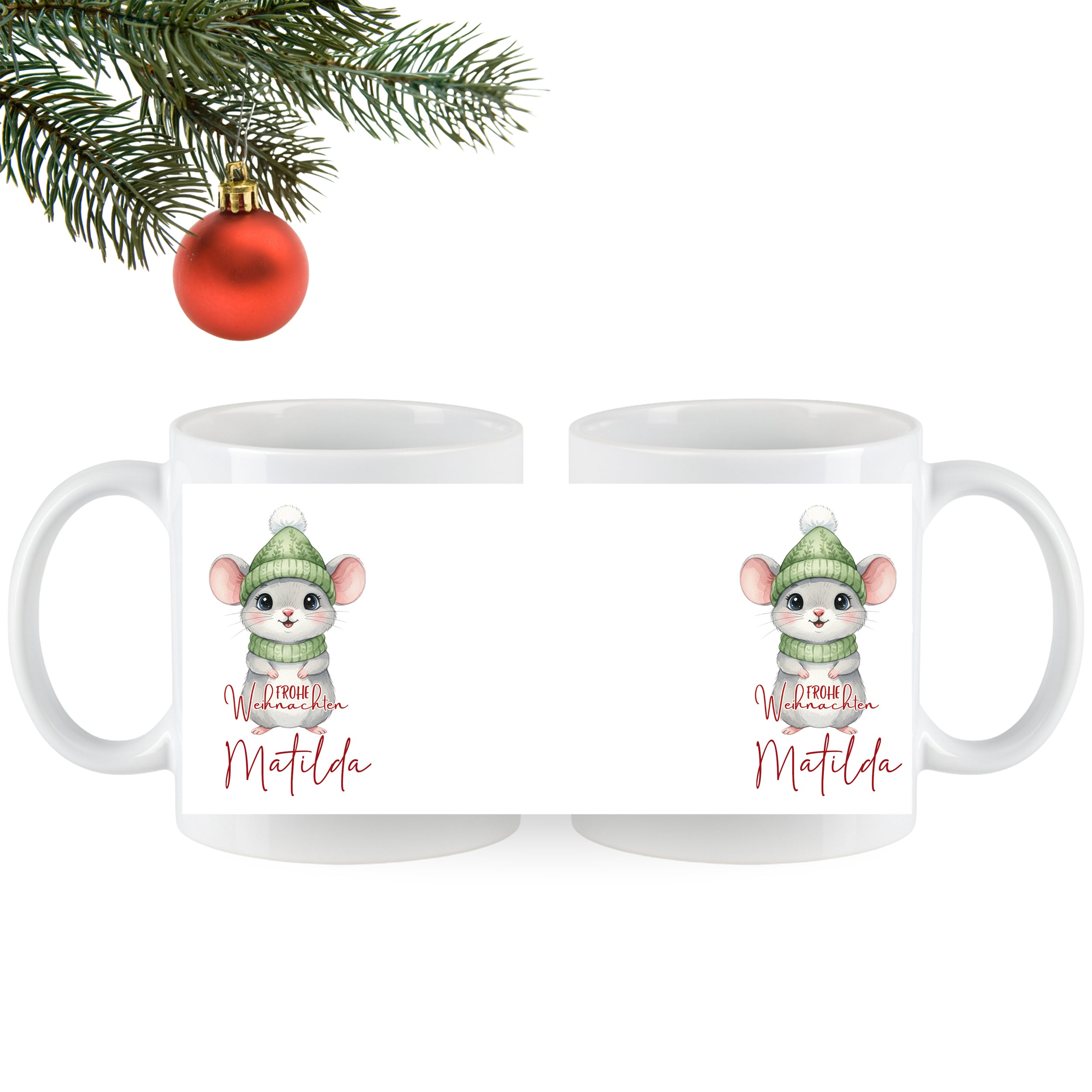 Weiße Tasse mit niedlicher Maus und Weihnachtsmütze.