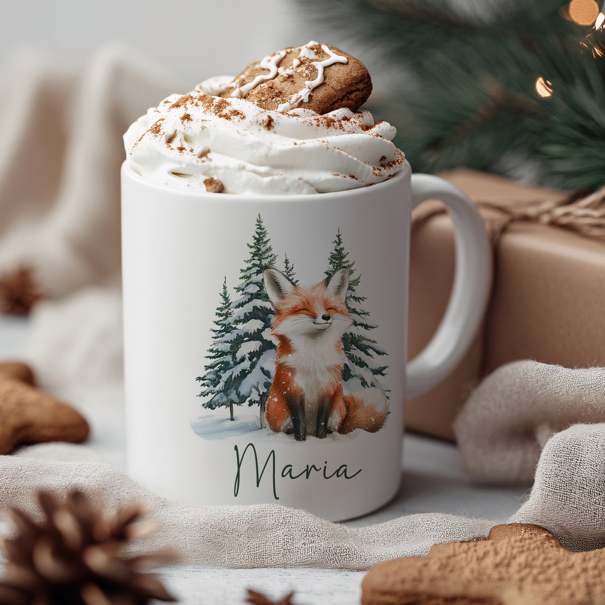 Weiße Tasse mit Fuchs und Tannenbaum, personalisiert mit "Maria".