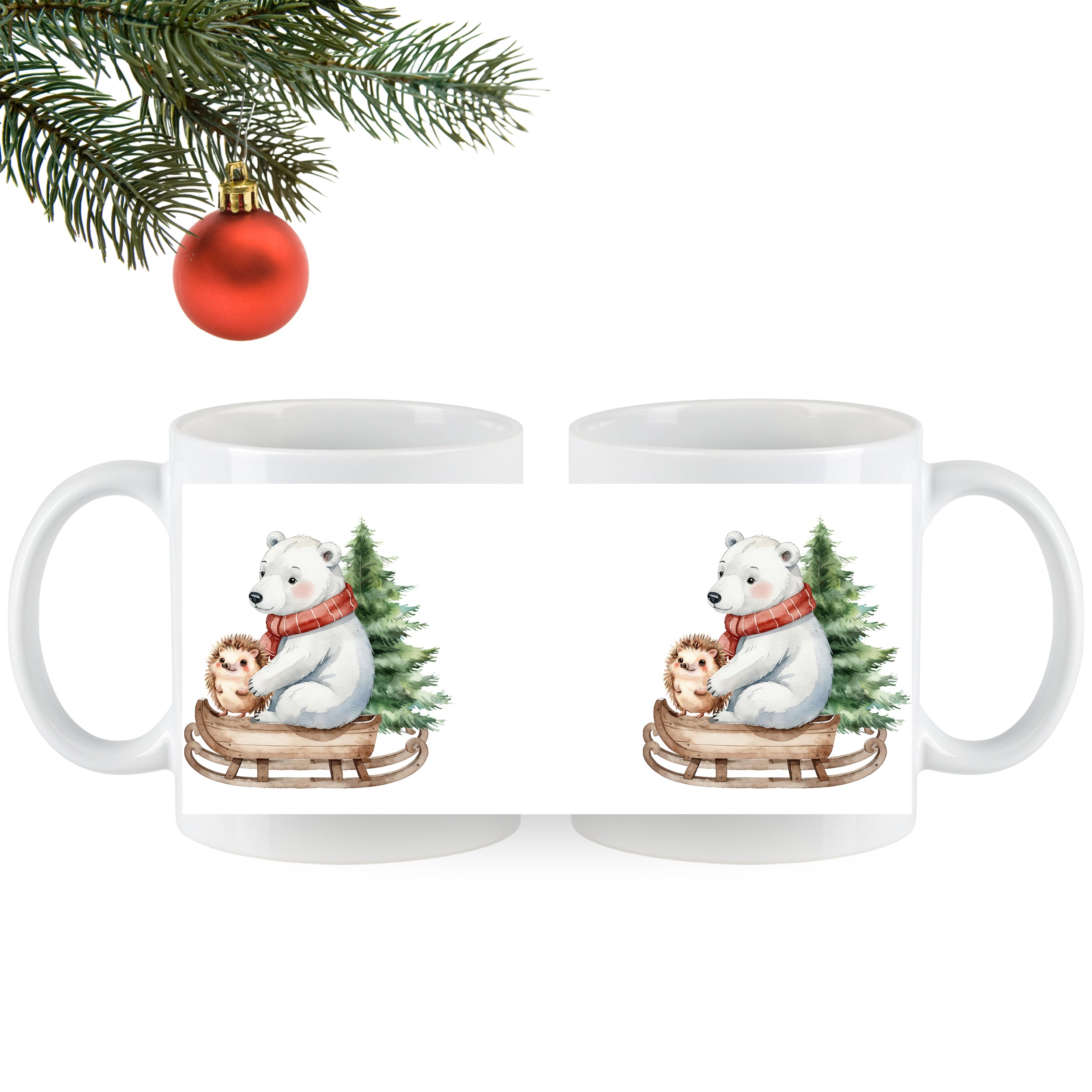 Weiße Tasse mit Bären und Igel auf Schlitten.