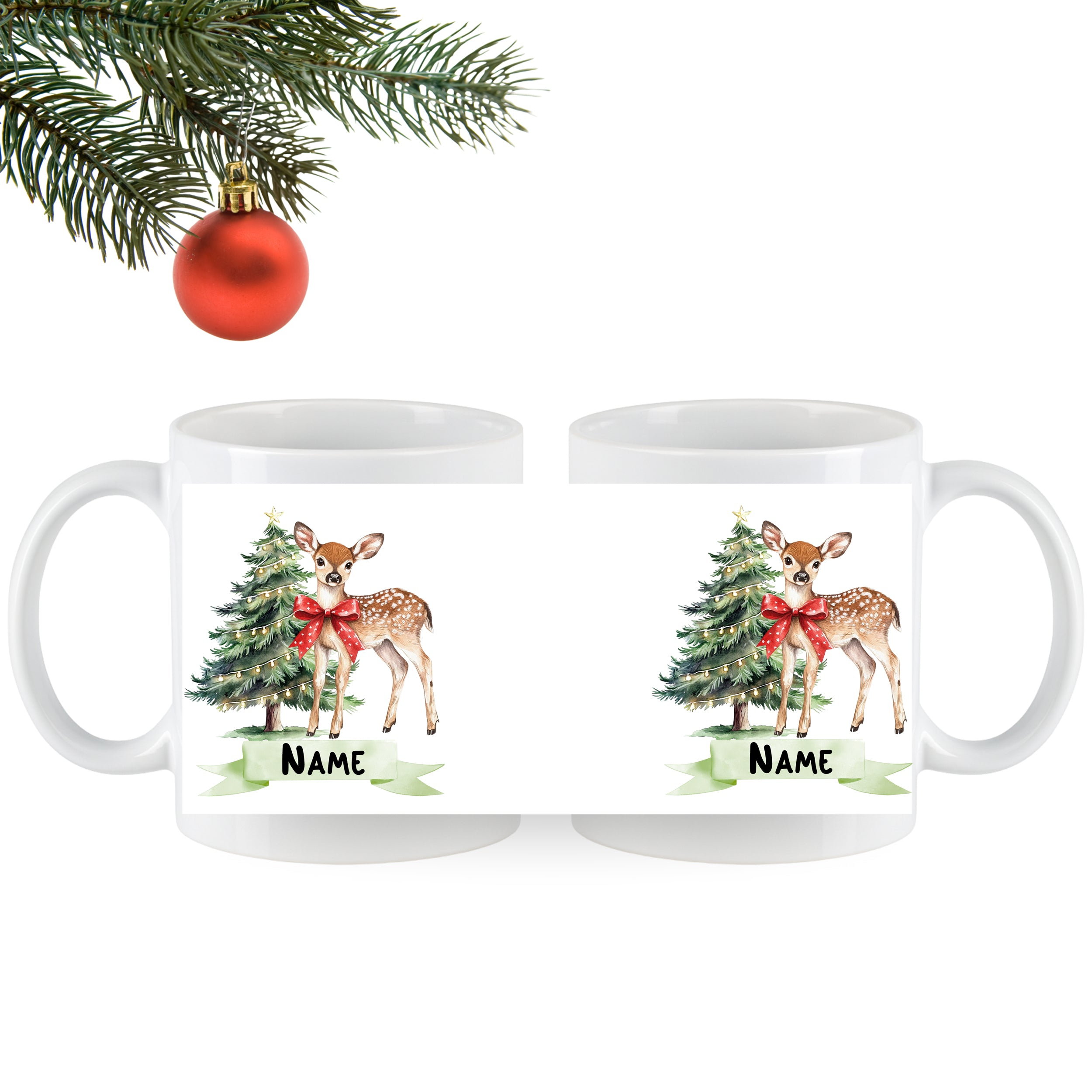 Weißer Becher mit Reh und Weihnachtsbaum, personalisierbar.