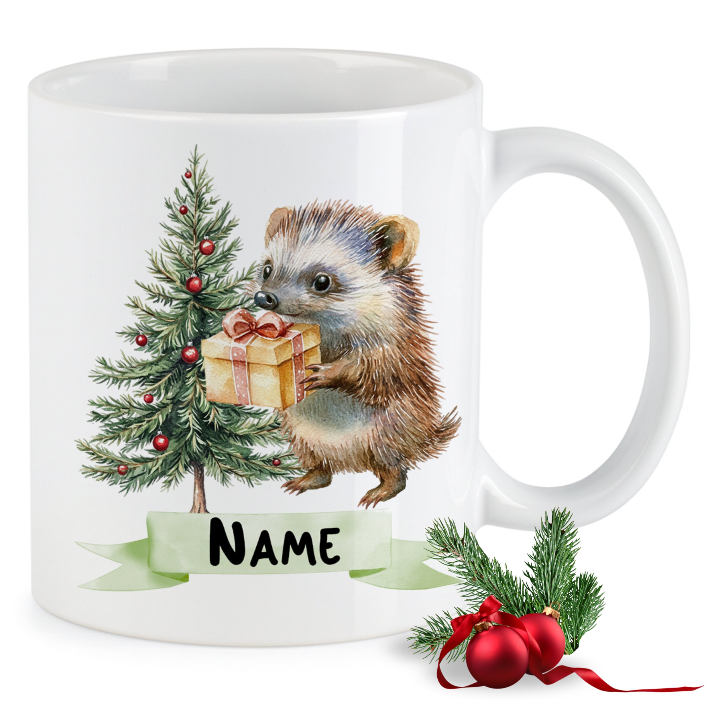 Tasse mit Igel, Weihnachtsbaum und Geschenk, personalisierbar.