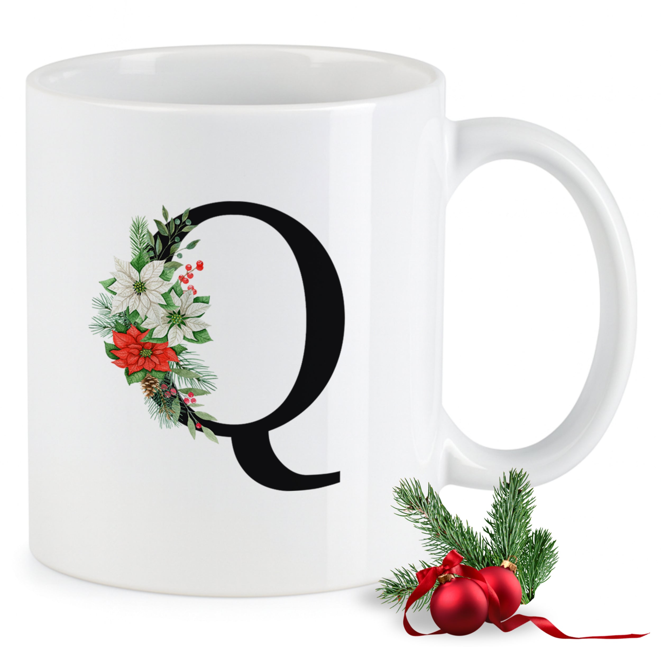 Weißer Becher mit schwarzem „Q“ und festlichem Kranz.
