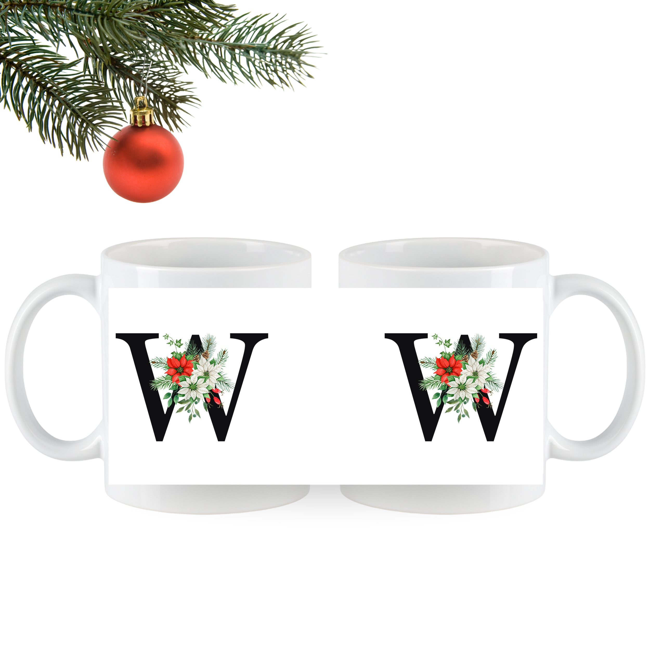 Weiße Tassen mit schwarzem "W" und Weihnachtsdekor.