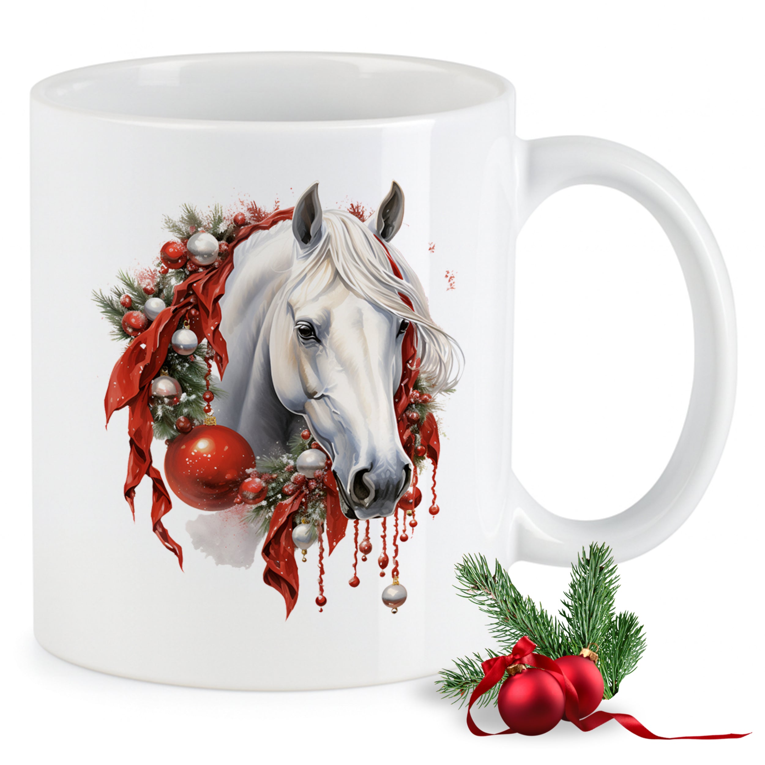 Weißer Becher mit Pferdemotiv und Weihnachtsdeko.