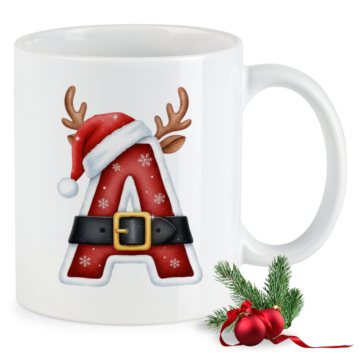 Weißer Weihnachtsbecher mit rotem Buchstaben A und Rentiergeweih.