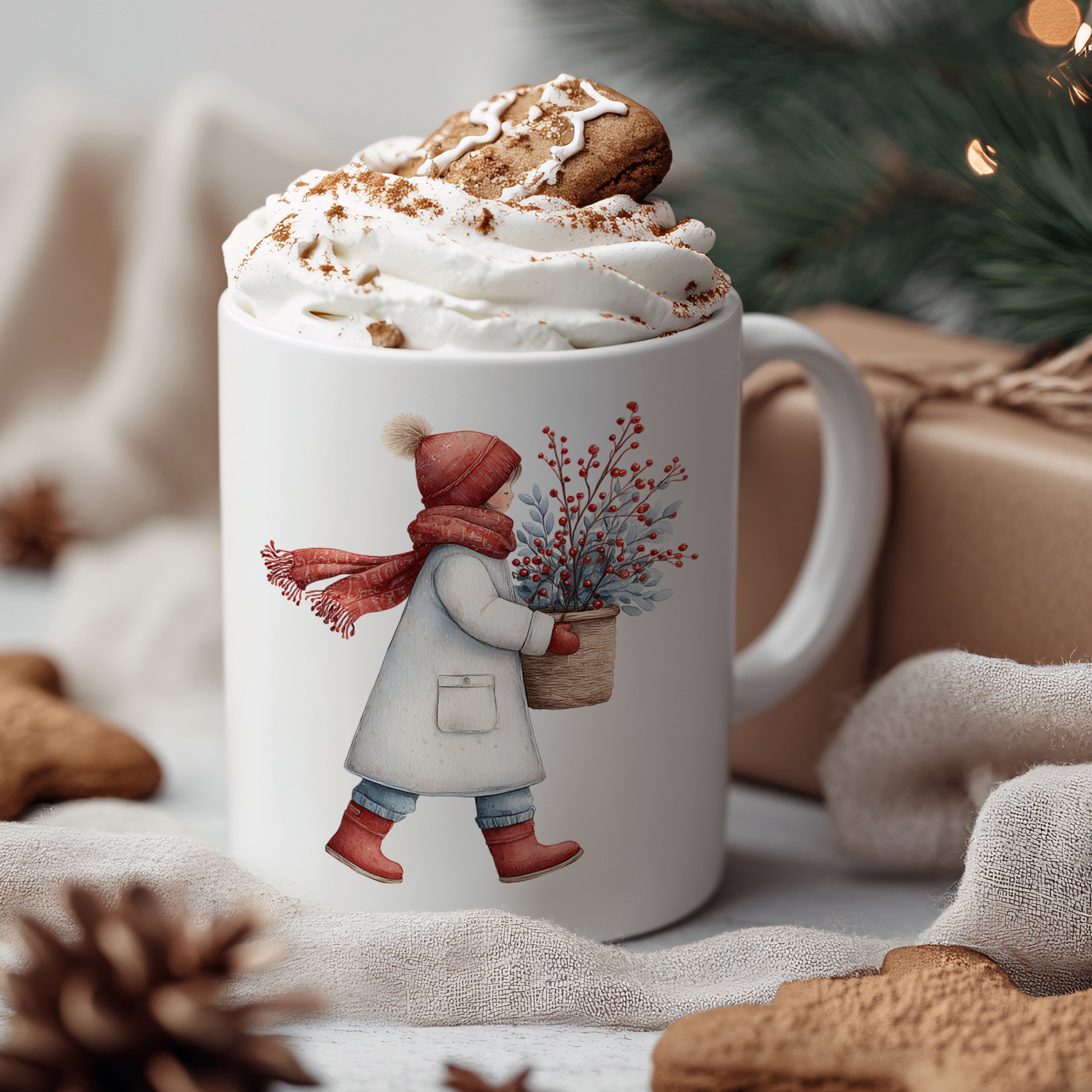 Weiße Tasse mit winterlichem Motiv, Sahne und Lebkuchen.