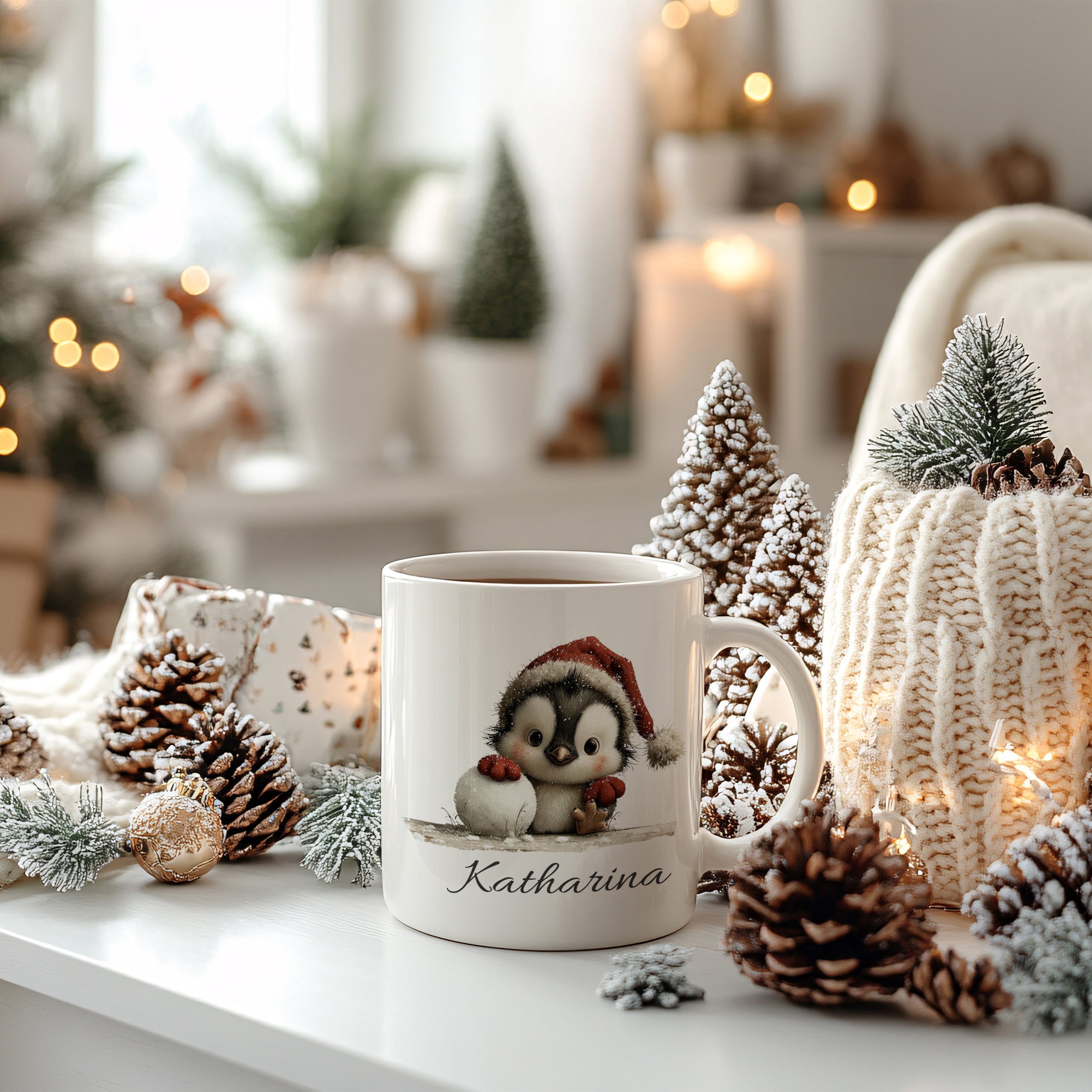 Tasse mit Pinguin-Motiv und personalisiertem Namen.