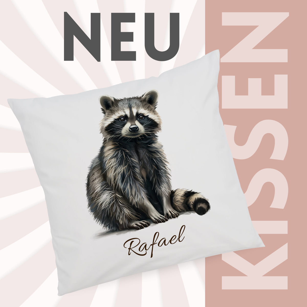 Kissenbezug mit Waschbärmotiv und Wunschname vor „Neues Zuhause“-Hintergrund
