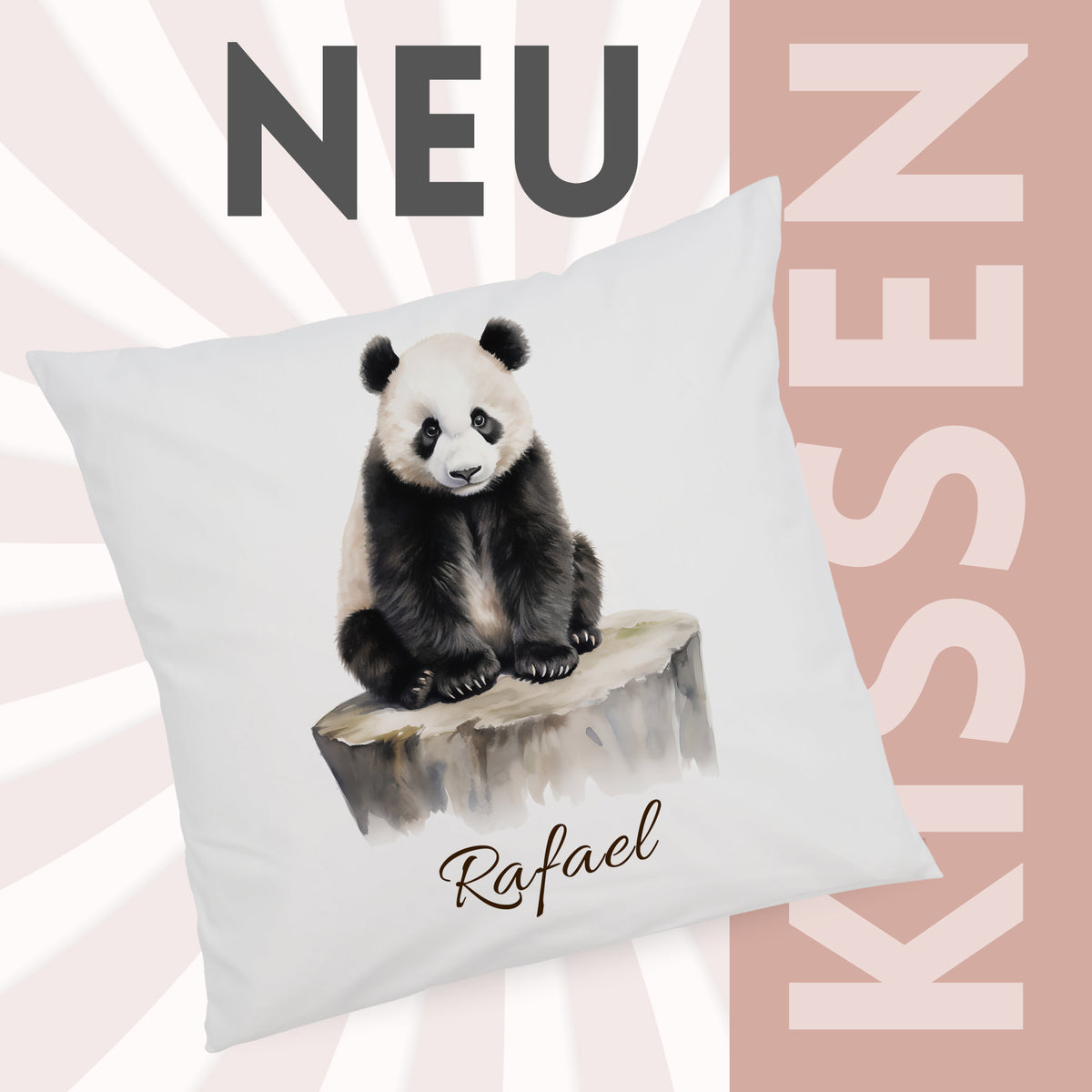Kissenbezug mit Pandamotiv und Wunschname vor „Neues Zuhause“-Hintergrund