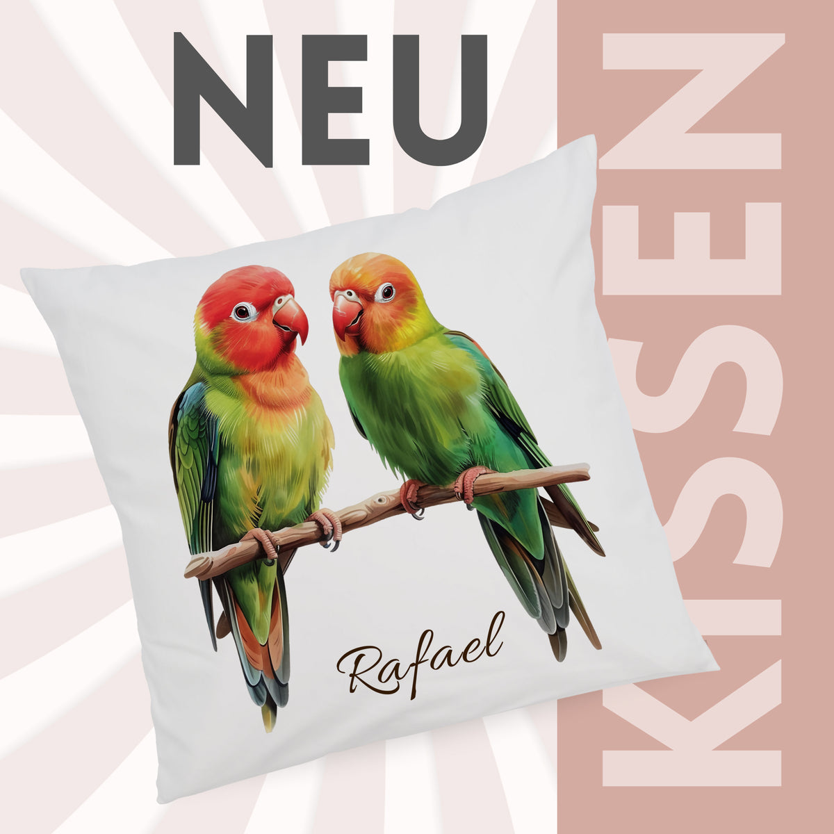 Kissenbezug mit Papageienmotiv und Wunschname vor grafischem Hintergrund