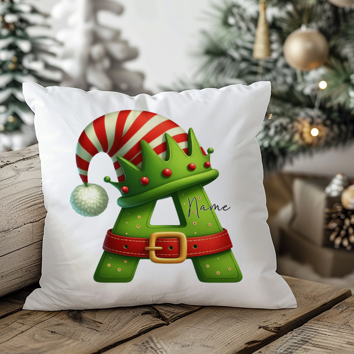 Grünes Kissen mit Weihnachtsmann-Motiv und personalisierbarem Namen.