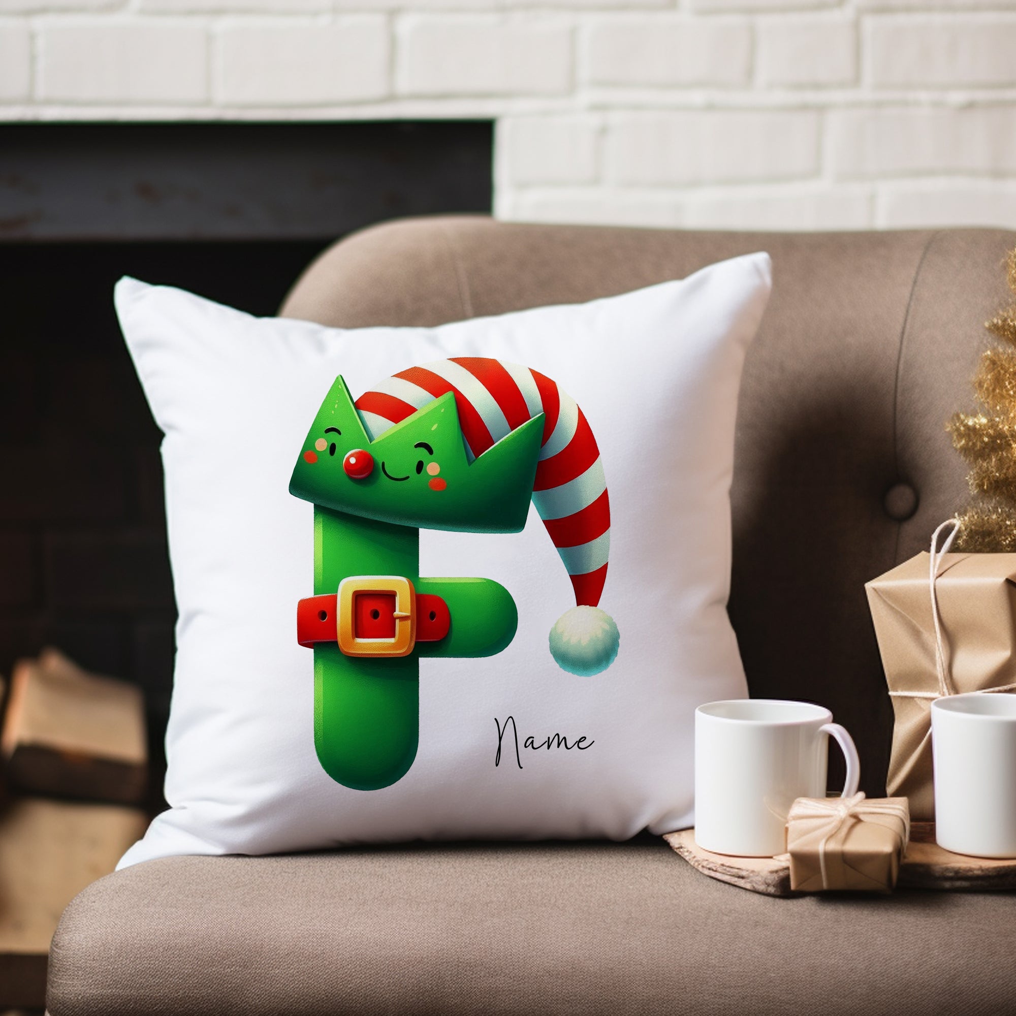 Grünes Kissen mit Weihnachtsmann-Motiv und personalisierbarem Namen.