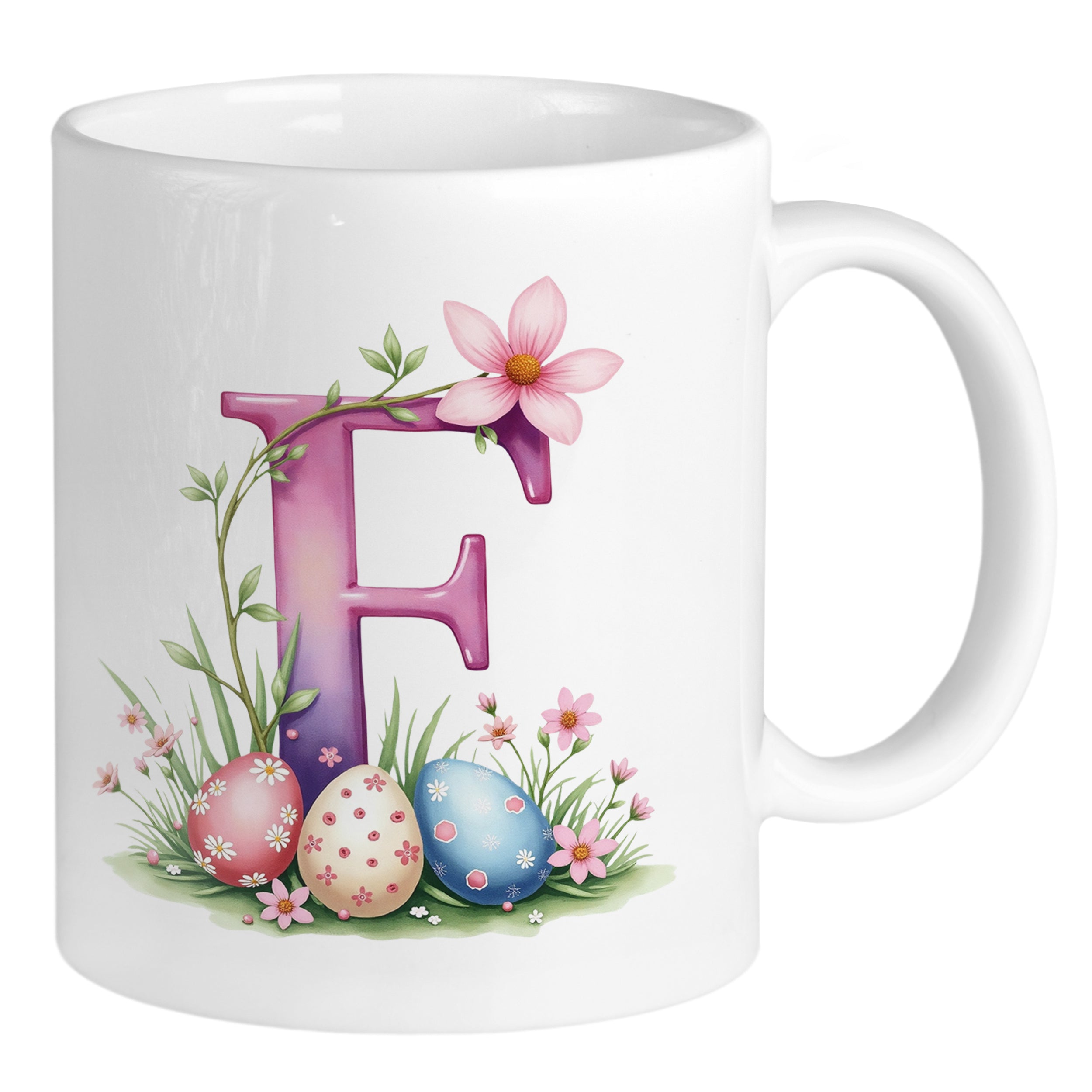 Tasse mit buntem Buchstaben F und Ostereiern.