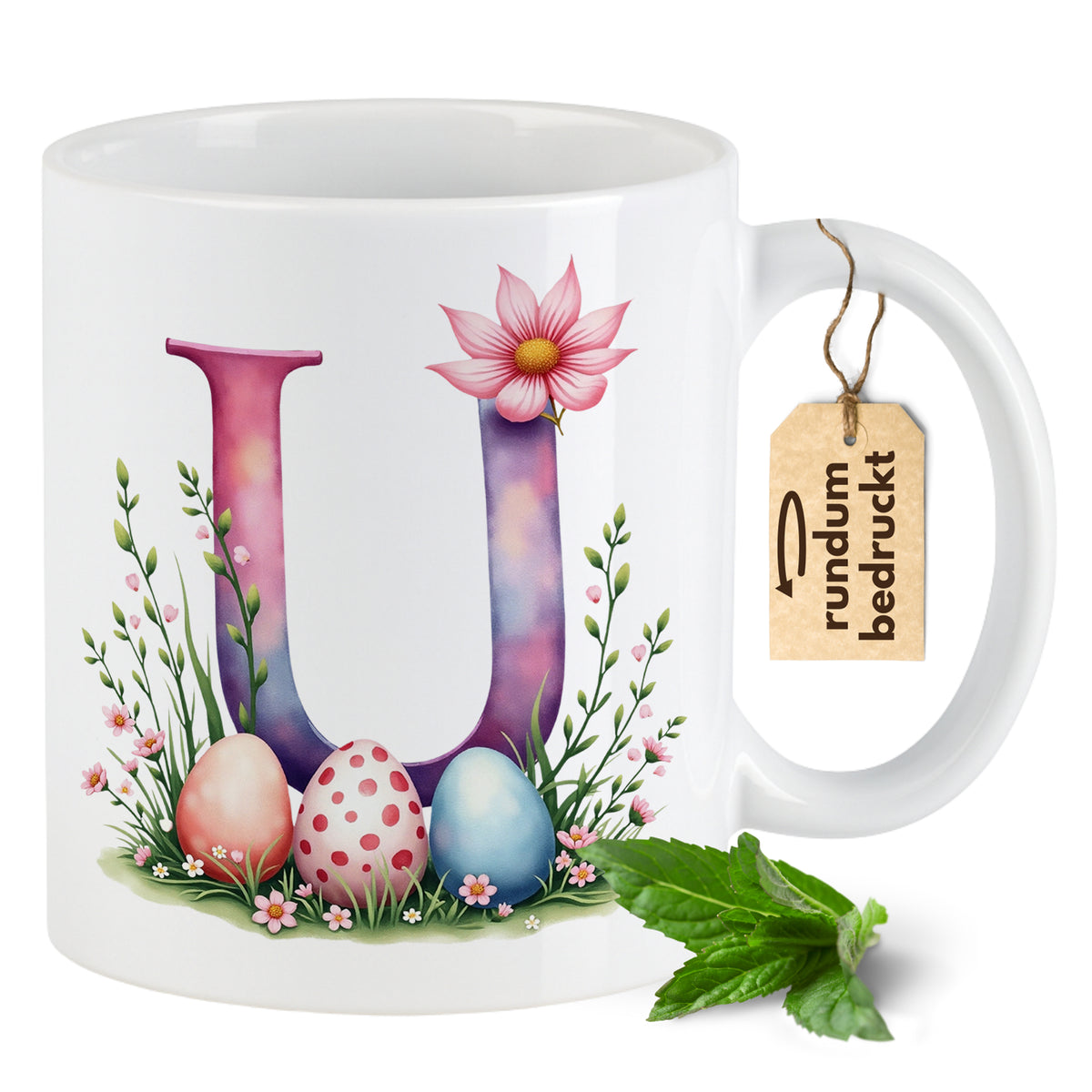 Tasse mit buntem Buchstaben U, Ostereiern und Blumen.