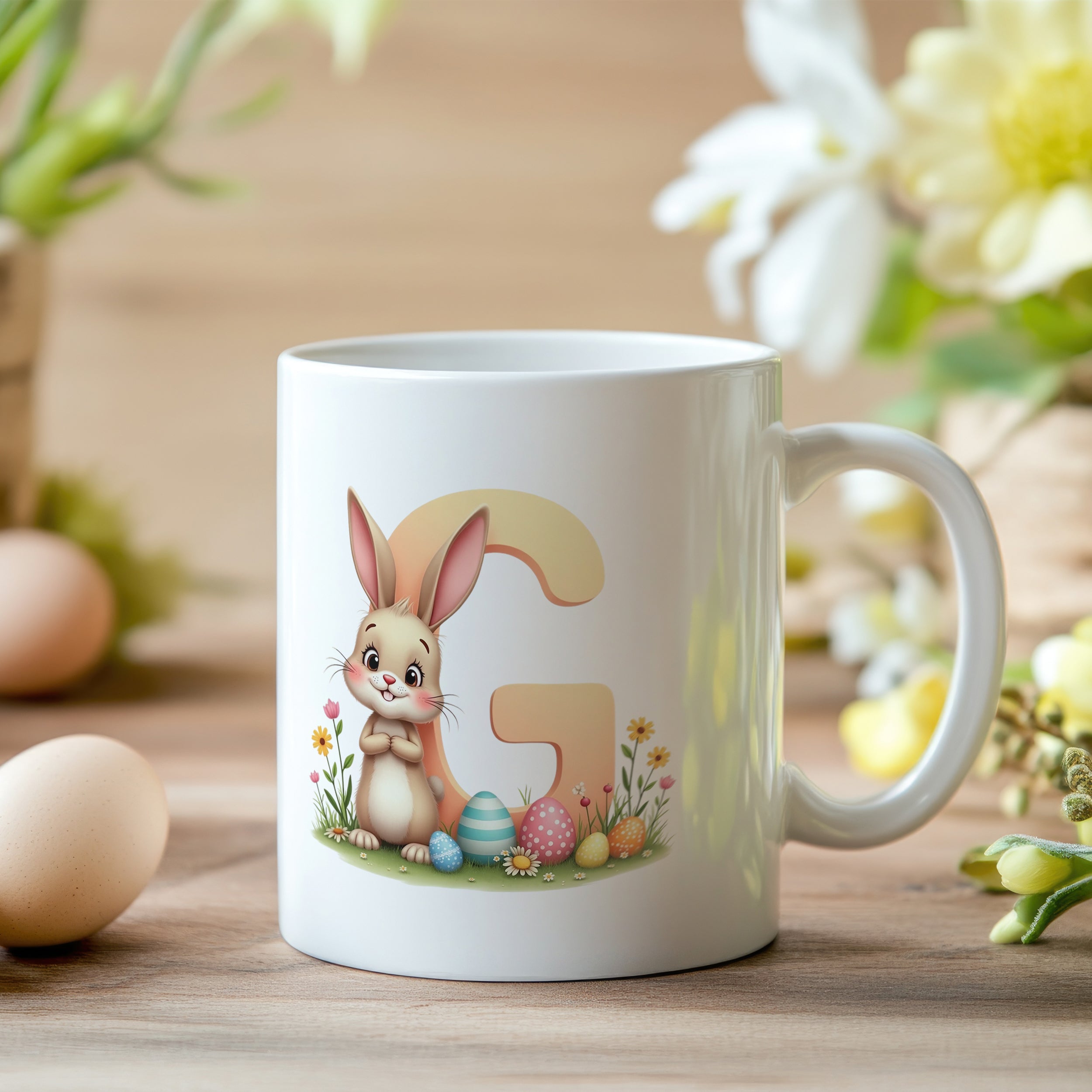 Tasse mit buntem Osterhasen und Ostereiern, Farbe Weiß.