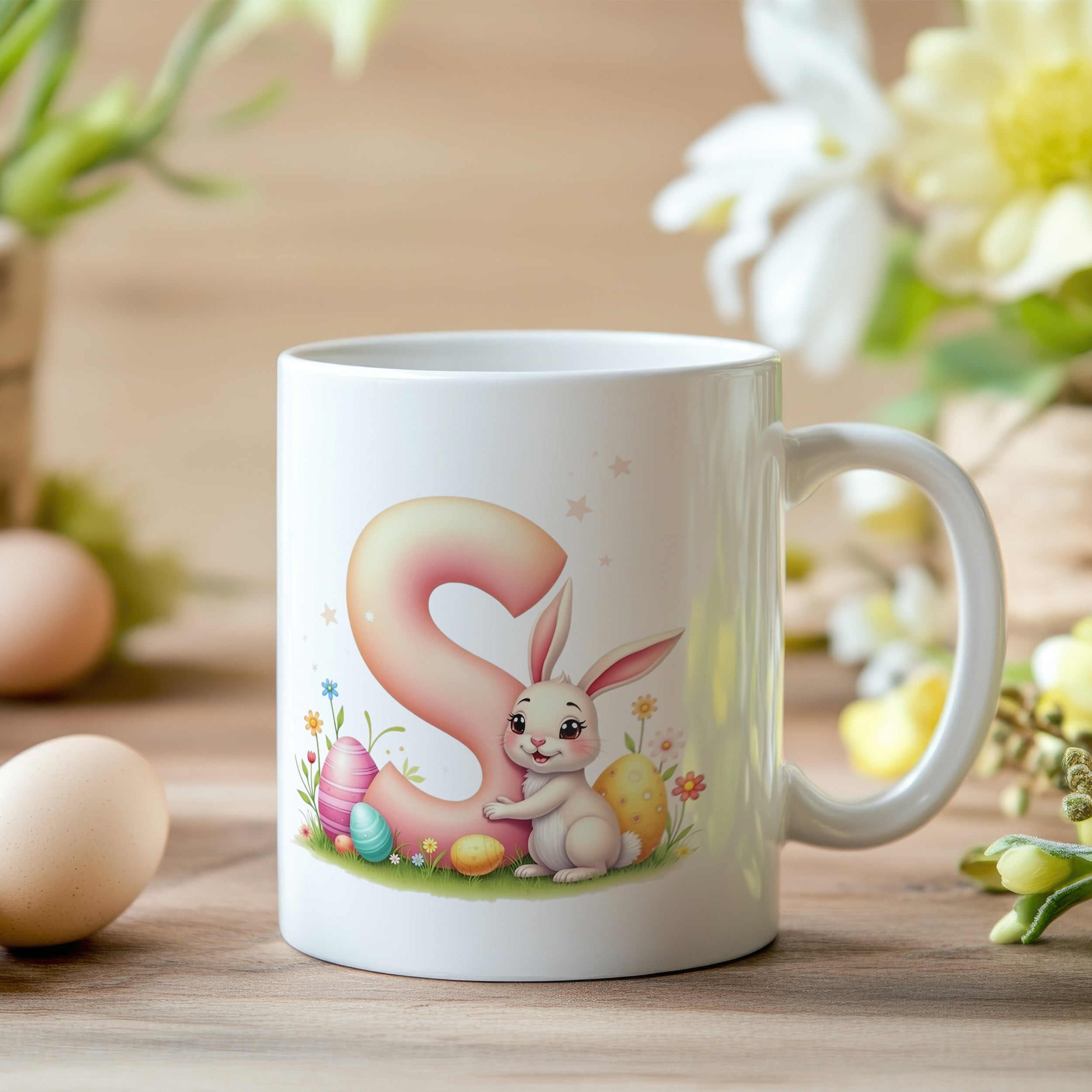 Tasse mit buntem Osterhasen und Buchstaben S.