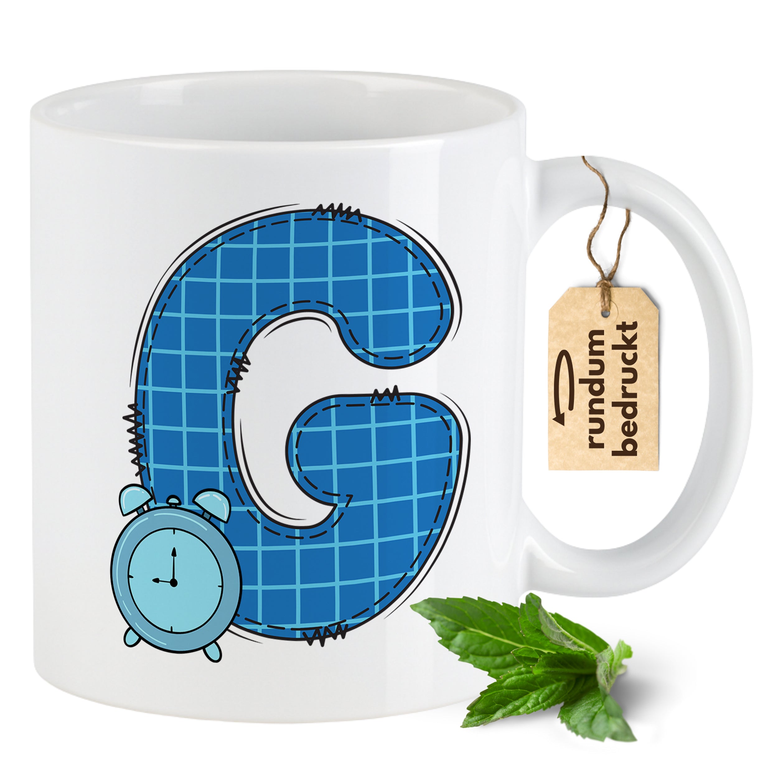Weiße Tasse mit blauem Buchstaben G und Wecker.