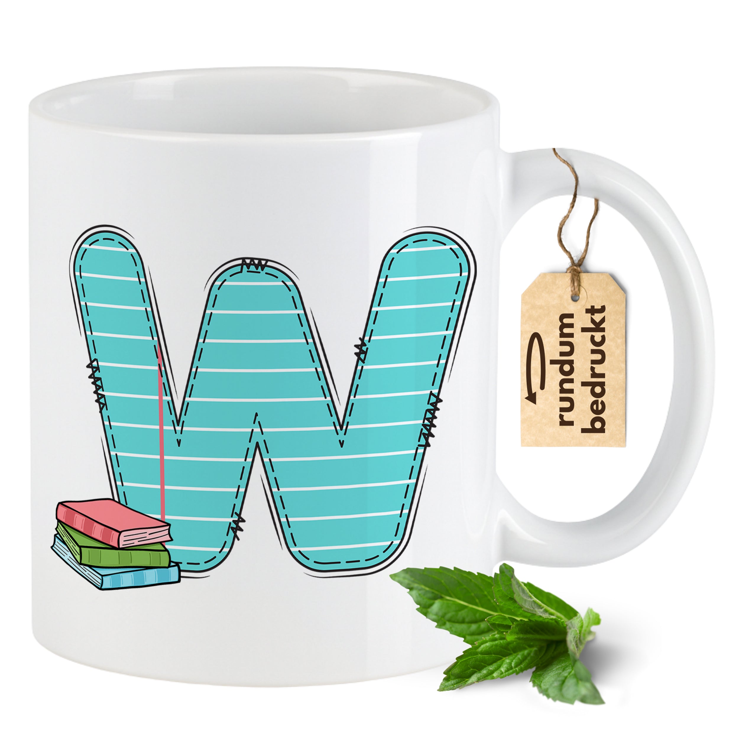 Weißer Becher mit blauem "W" und bunten Büchern.