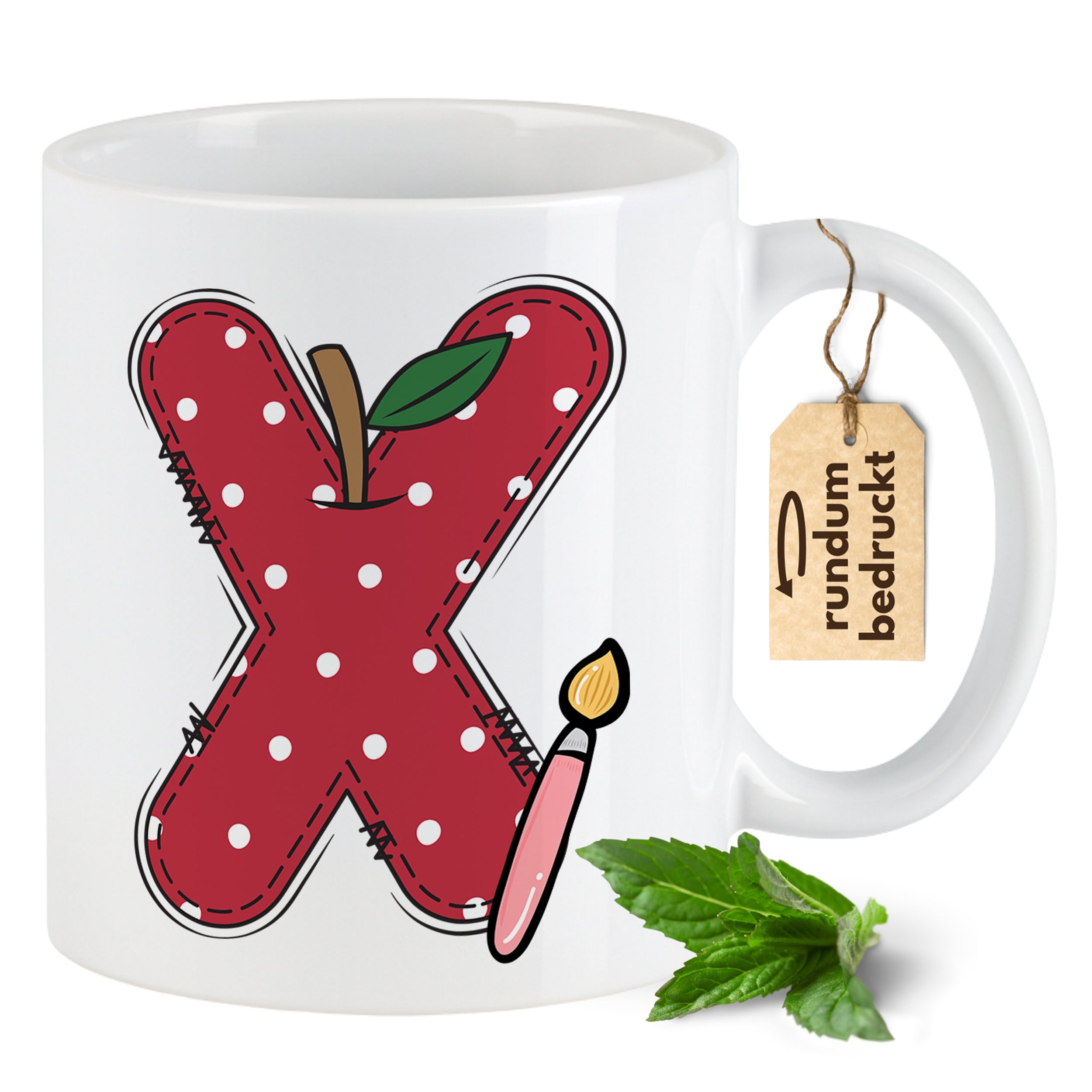 Weiße Tasse mit rotem, gepunktetem Apfel-Motiv.