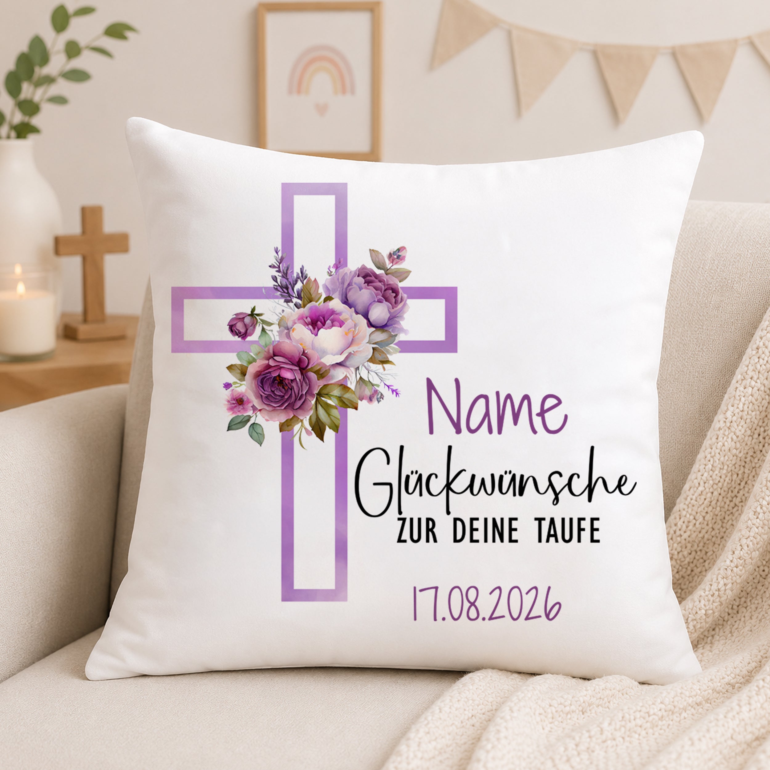 Kissen mit lila Kreuz und Blumen, Taufspruch.