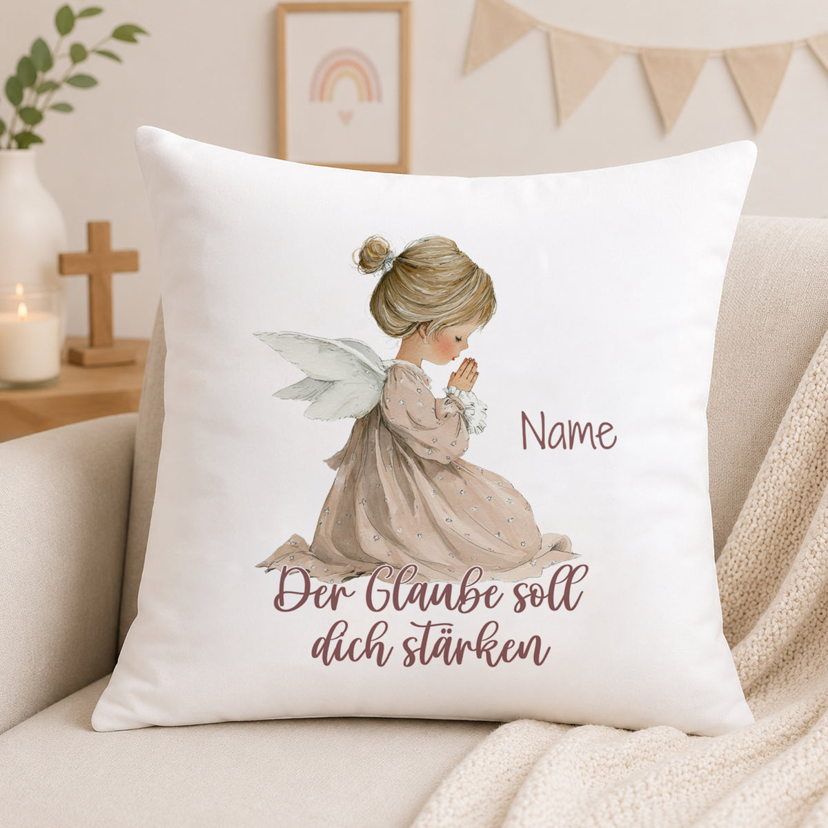Kissen mit Engel, weiß, mit Text und personalisierbarem Namen.