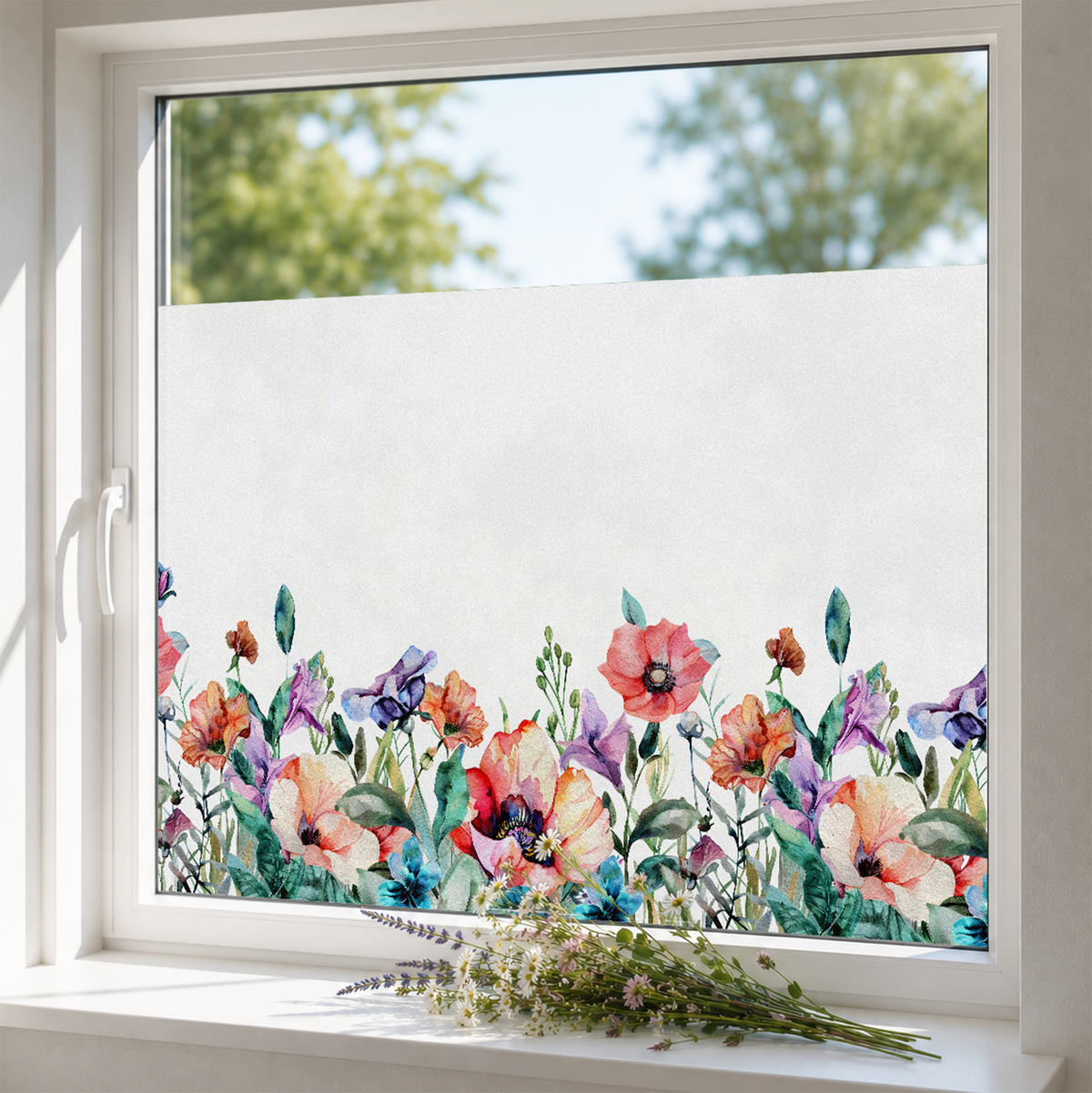 Bunte Blumenfolie für Fenster mit floralen Motiven.