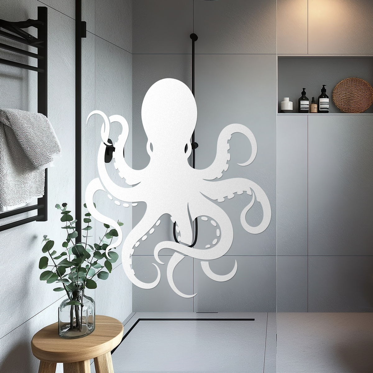 Weißer Oktopus-Aufkleber auf Badezimmerfliese, moderne Einrichtung.