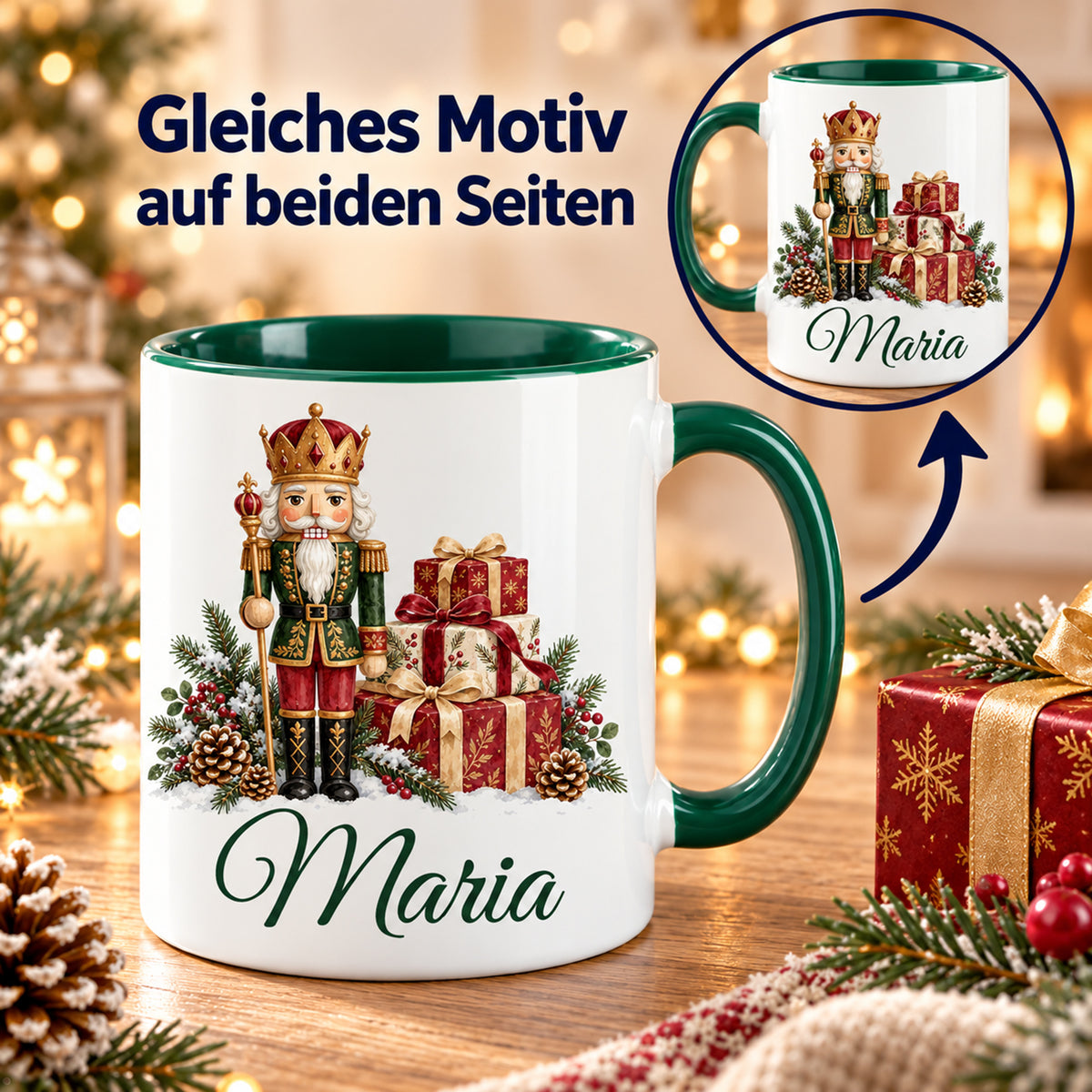 Weiße Keramiktasse mit grünem Henkel und grüner Innenseite, Motiv König mit Geschenken und Wunschname mit vergrößerter Ansicht der zweiten Seite und Hinweis auf den beidseitig gleichen Druck.