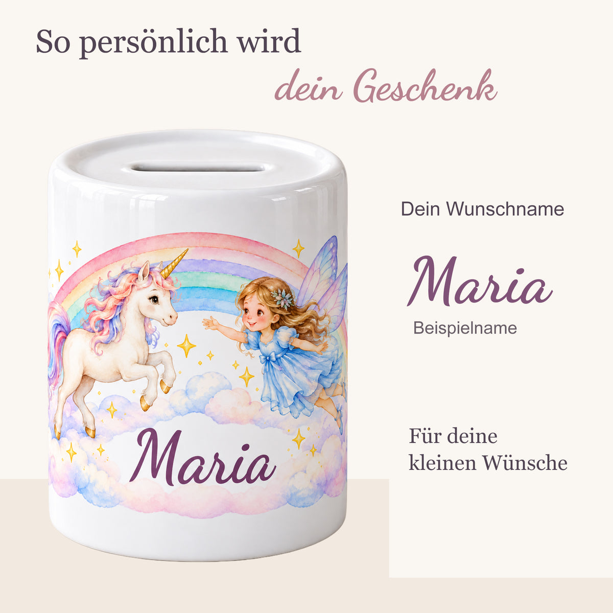 Namenspersonalisierung auf einer Keramikspardose mit einem springenden Einhorn, einer fliegenden Fee und Regenbogenwolken; daneben ein vergrößerter Beispielschriftzug.