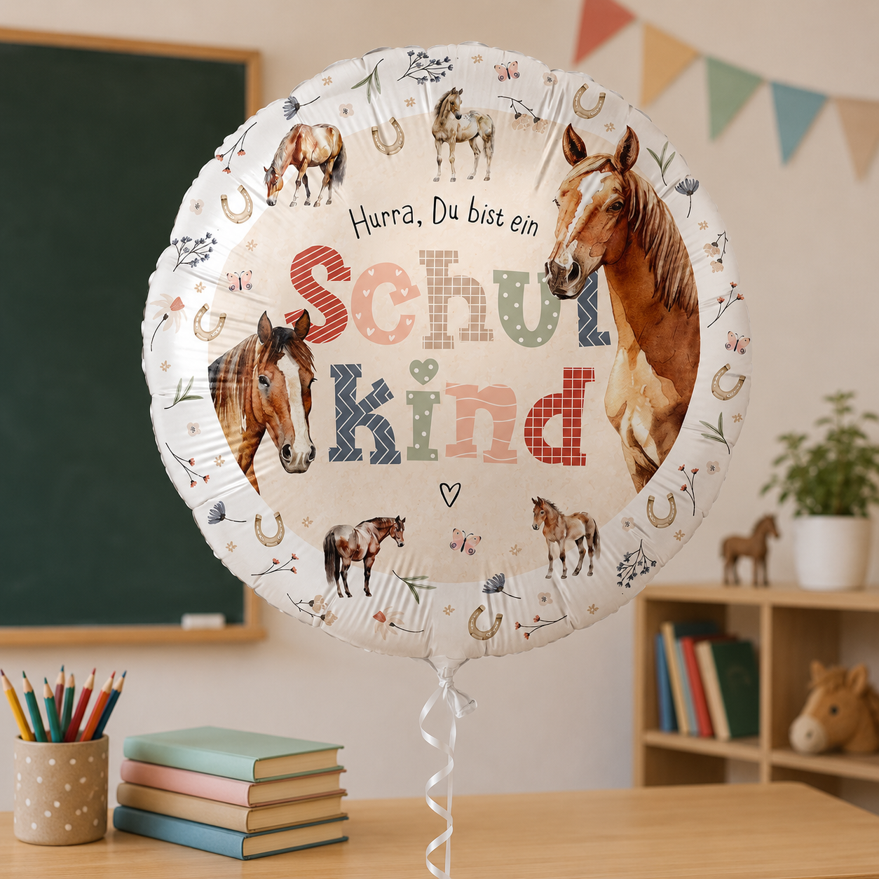 Luftballon mit Pferdemotiv und "Hurra, Du bist ein Schulkind"