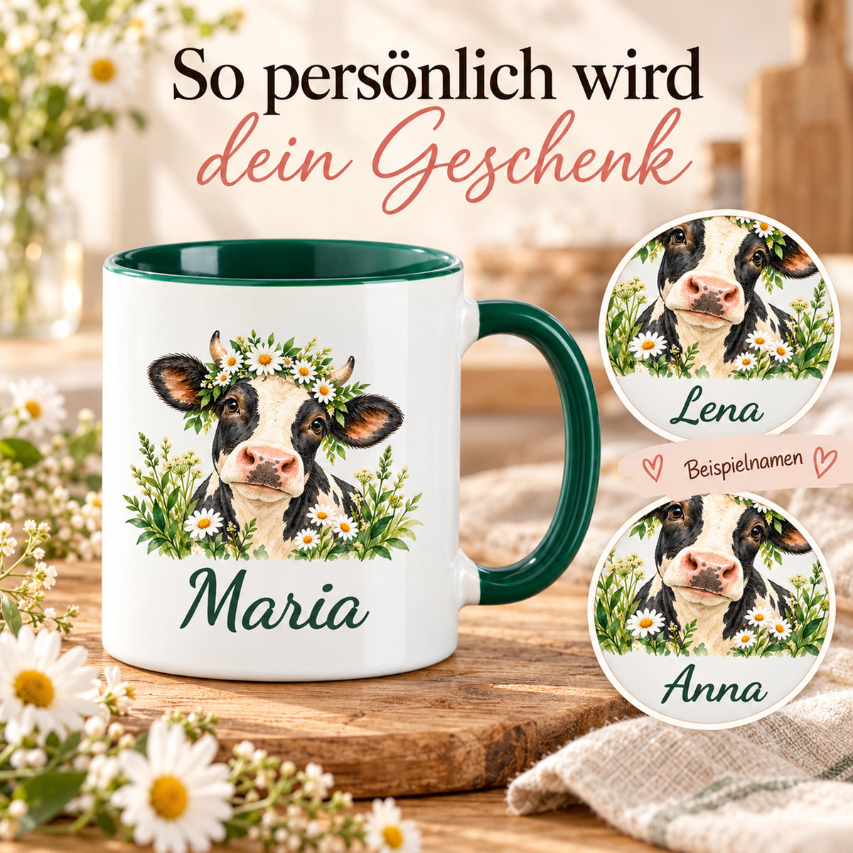 Kuh-Tasse mit schwarz-weißer Kuh mit Gänseblümchenkranz und Wunschname mit zwei runden Detailausschnitten weiterer Beispielnamen
