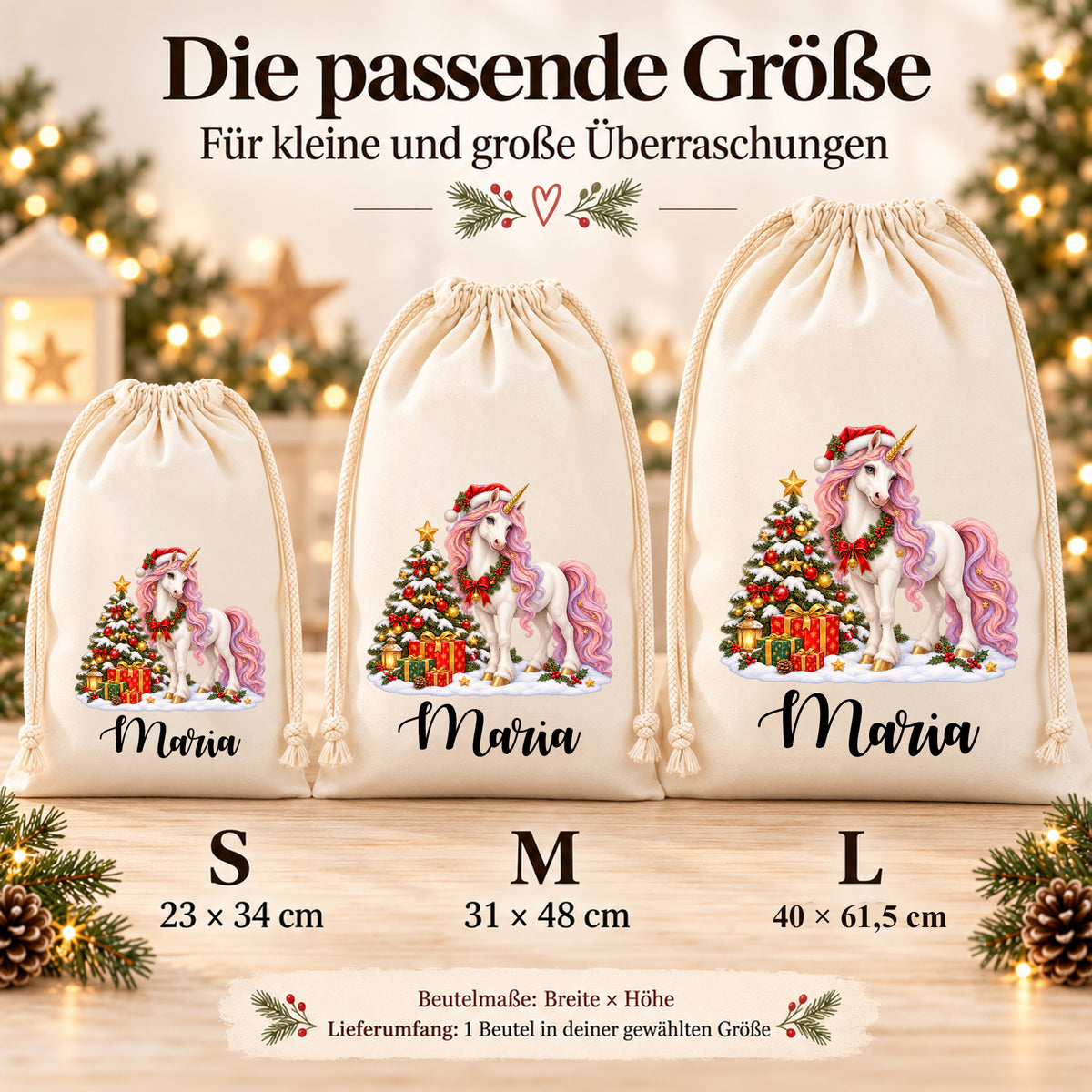 Illustrative Größenübersicht der Nikolaussäcke mit weißem Einhorn mit rosa-lilafarbener Mähne neben Weihnachtsbaum und Geschenken: S 23 × 34 cm, M 31 × 48 cm und L 40 × 61,5 cm, jeweils Breite × Höhe.