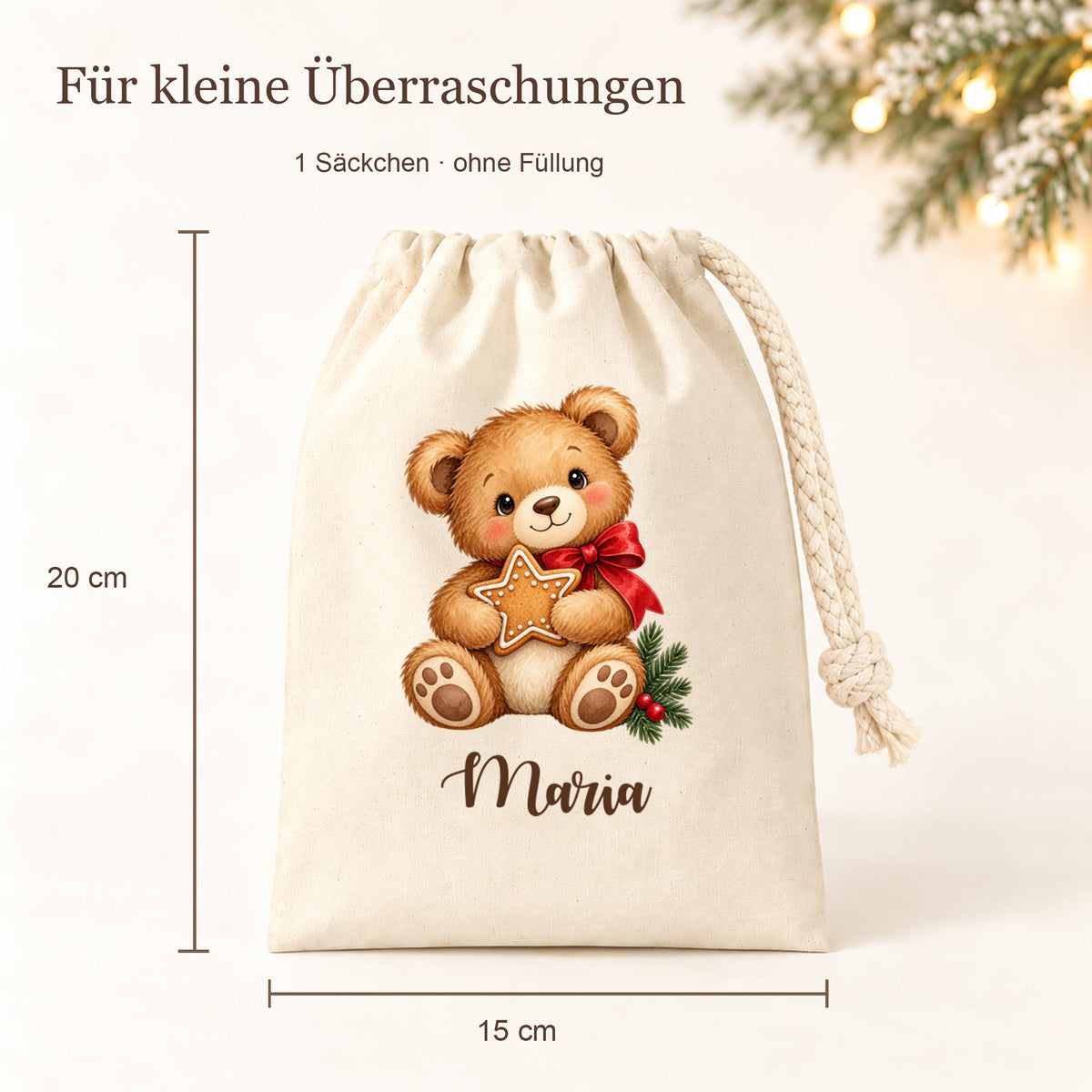 Naturfarbenes Nikolaussäckchen mit Weihnachtsbär mit Lebkuchenstern und personalisiertem Namen mit Maßlinien für 15 cm Breite und 20 cm Höhe.