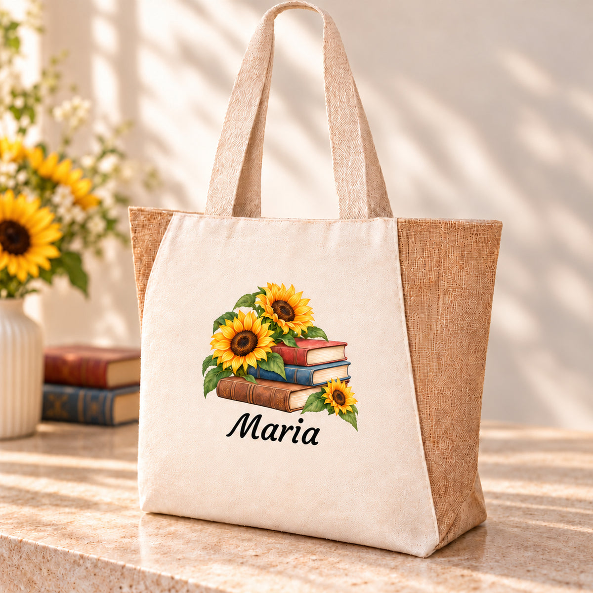 Naturfarbener Shopper mit Wunschname und Bücher und Sonnenblumen auf der Vorderseite