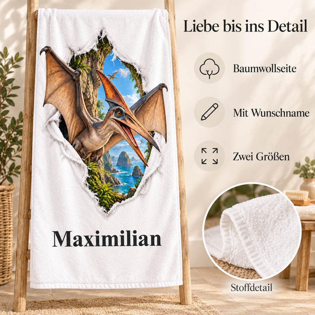 Weißes personalisiertes Handtuch mit Flugsaurier-Motiv im Stoffriss-Design mit Materialdetail und Informationen zur Personalisierung.