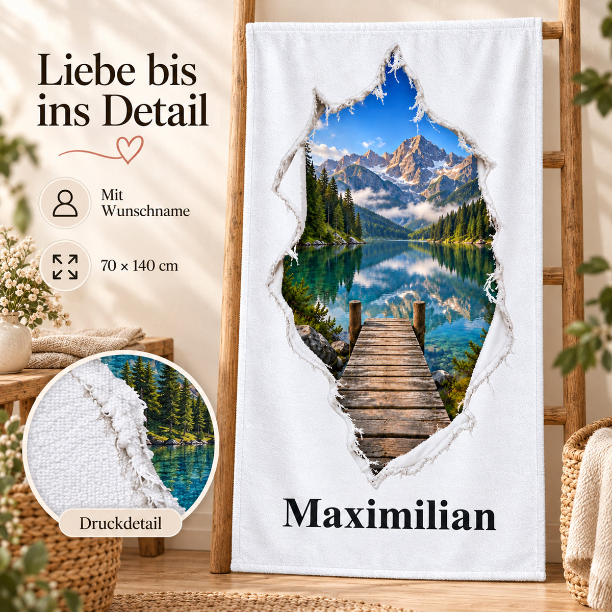 Handtuch mit Bergsee in Rissoptik und Wunschname, mit Druckdetail und Größenangabe