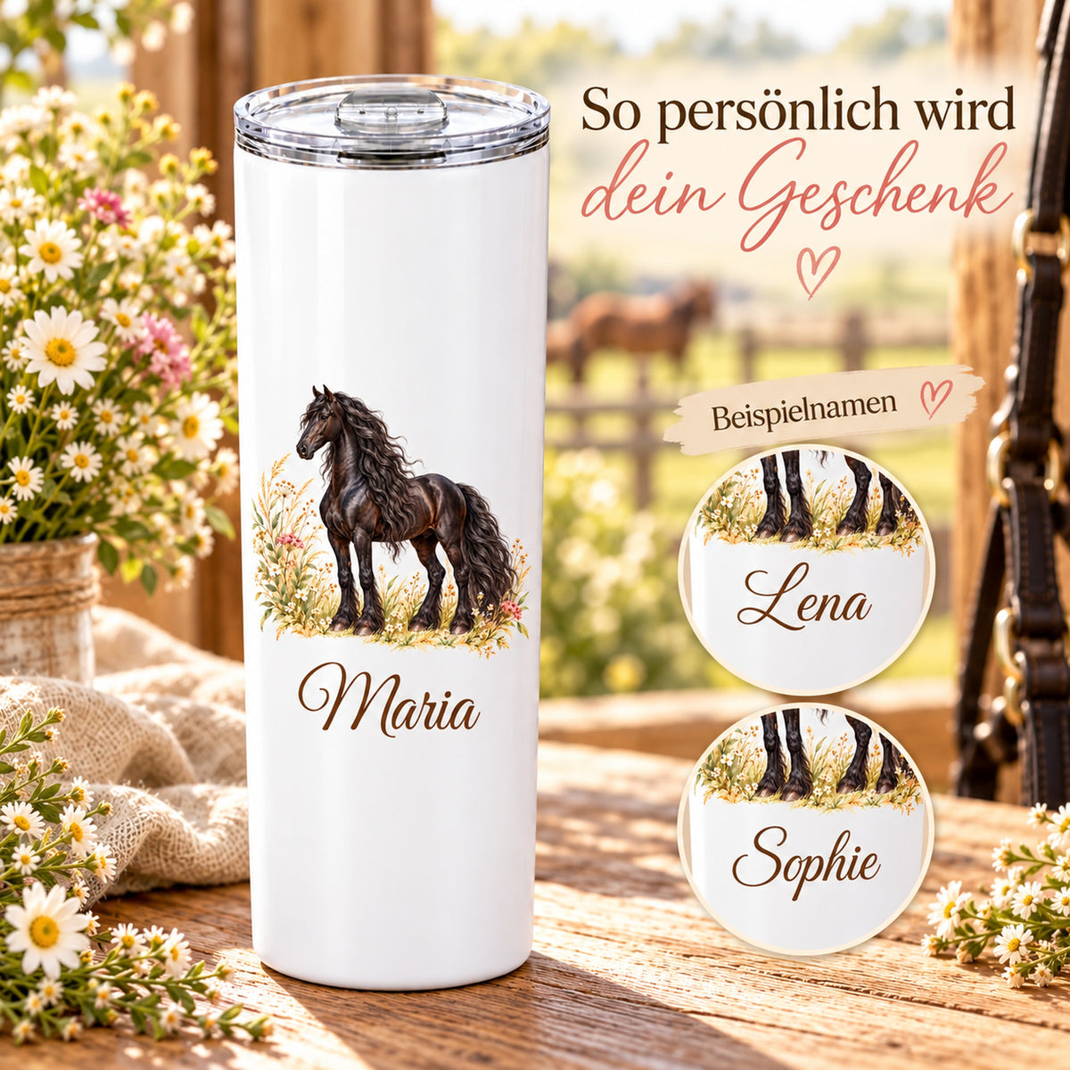 Weißer Thermobecher mit einem schwarzen Friesen und Wunschname mit zwei Detailausschnitten als Beispiele für die Namensgestaltung.