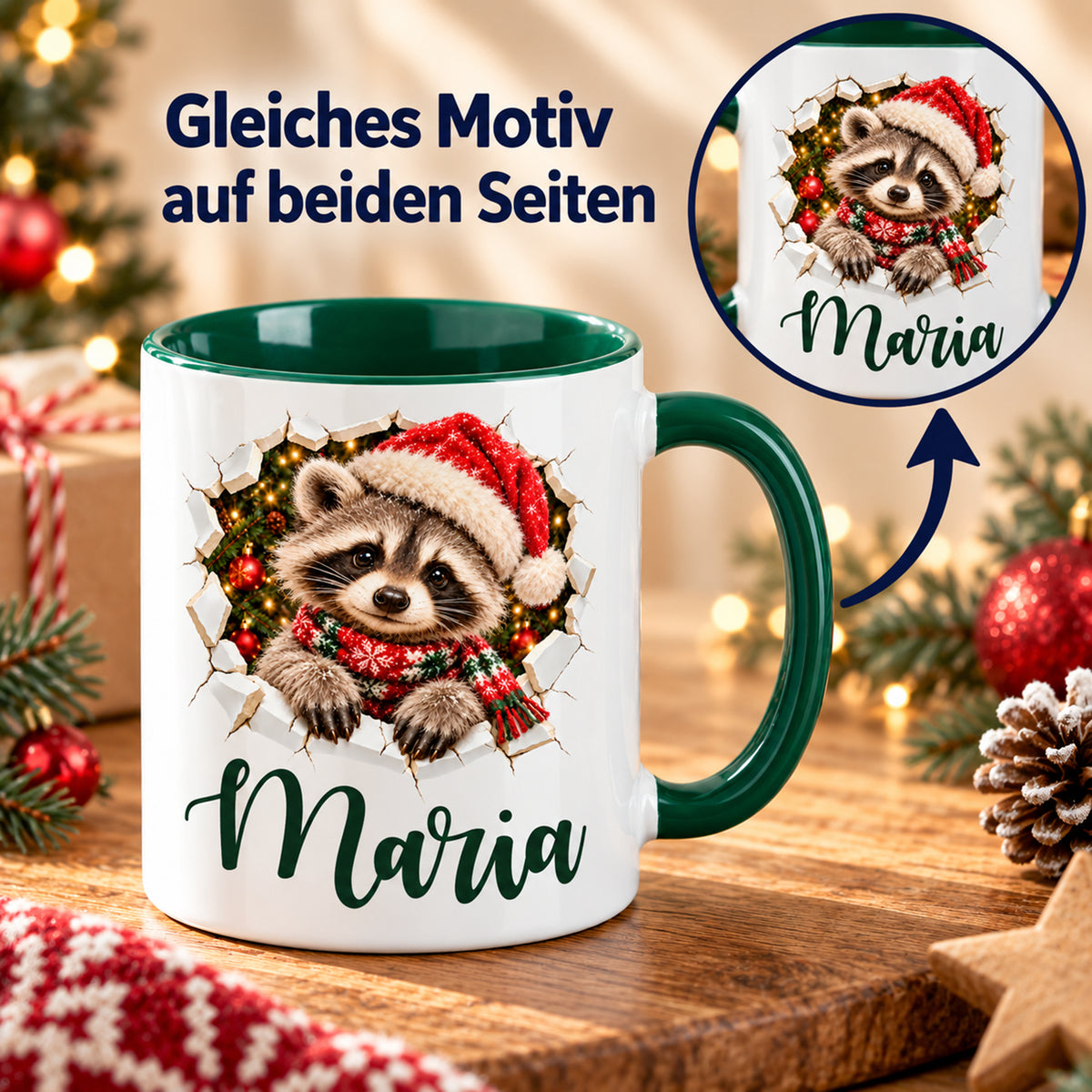 Zwei Ansichten der Tasse zeigen auf beiden Seiten dasselbe weihnachtliche Waschbär-Motiv und denselben Wunschnamen