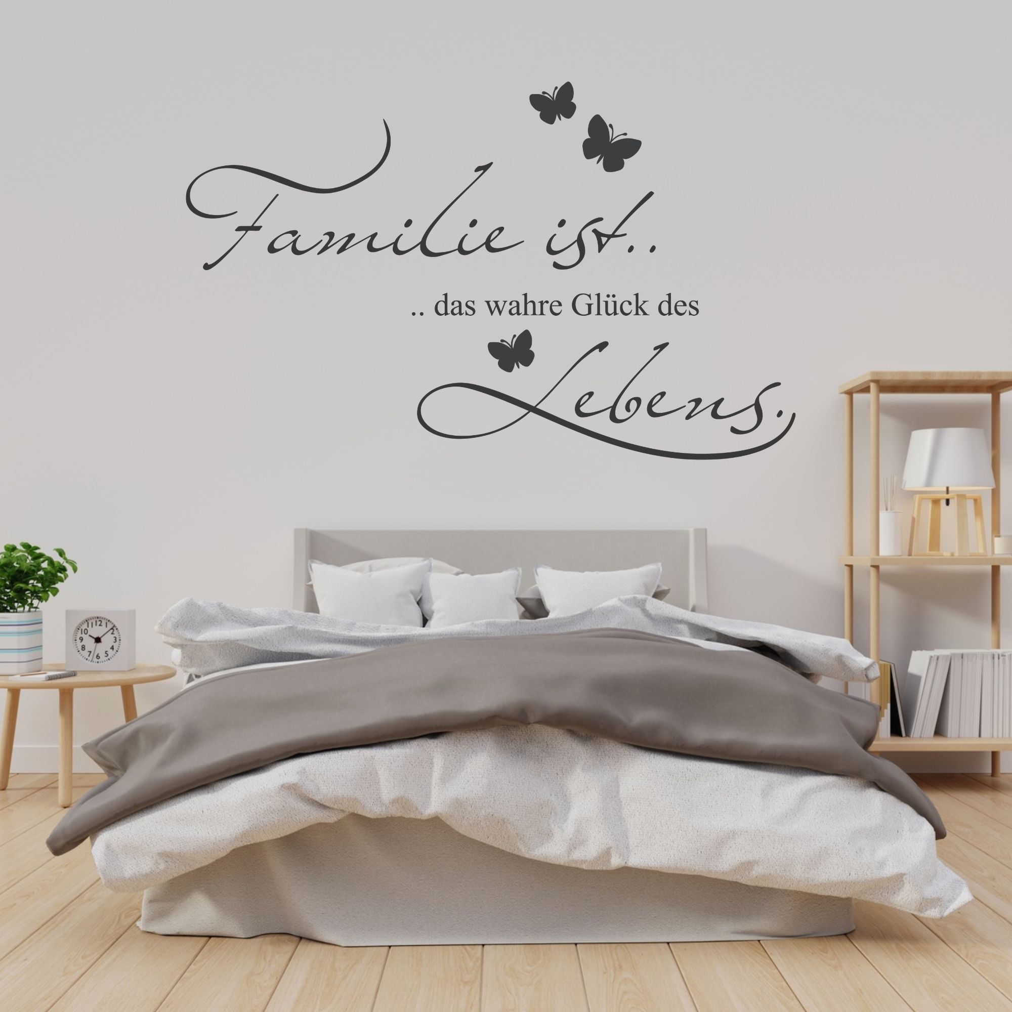 Wandtattoo mit Spruch in Schwarz, Schmetterlinge dekorativ.