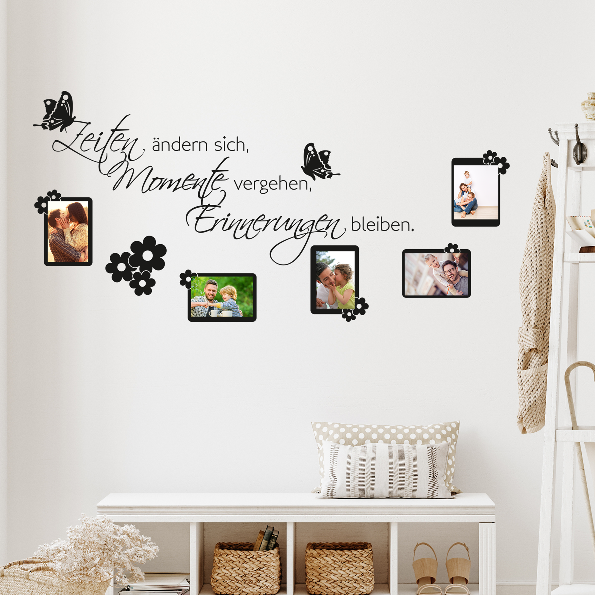 Wanddekoration mit schwarzen Bilderrahmen und Spruch.