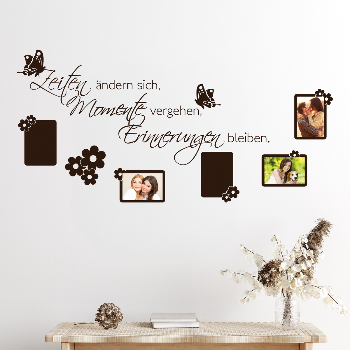 Wandtattoo in Braun mit Fotos und Blumenmotiven.