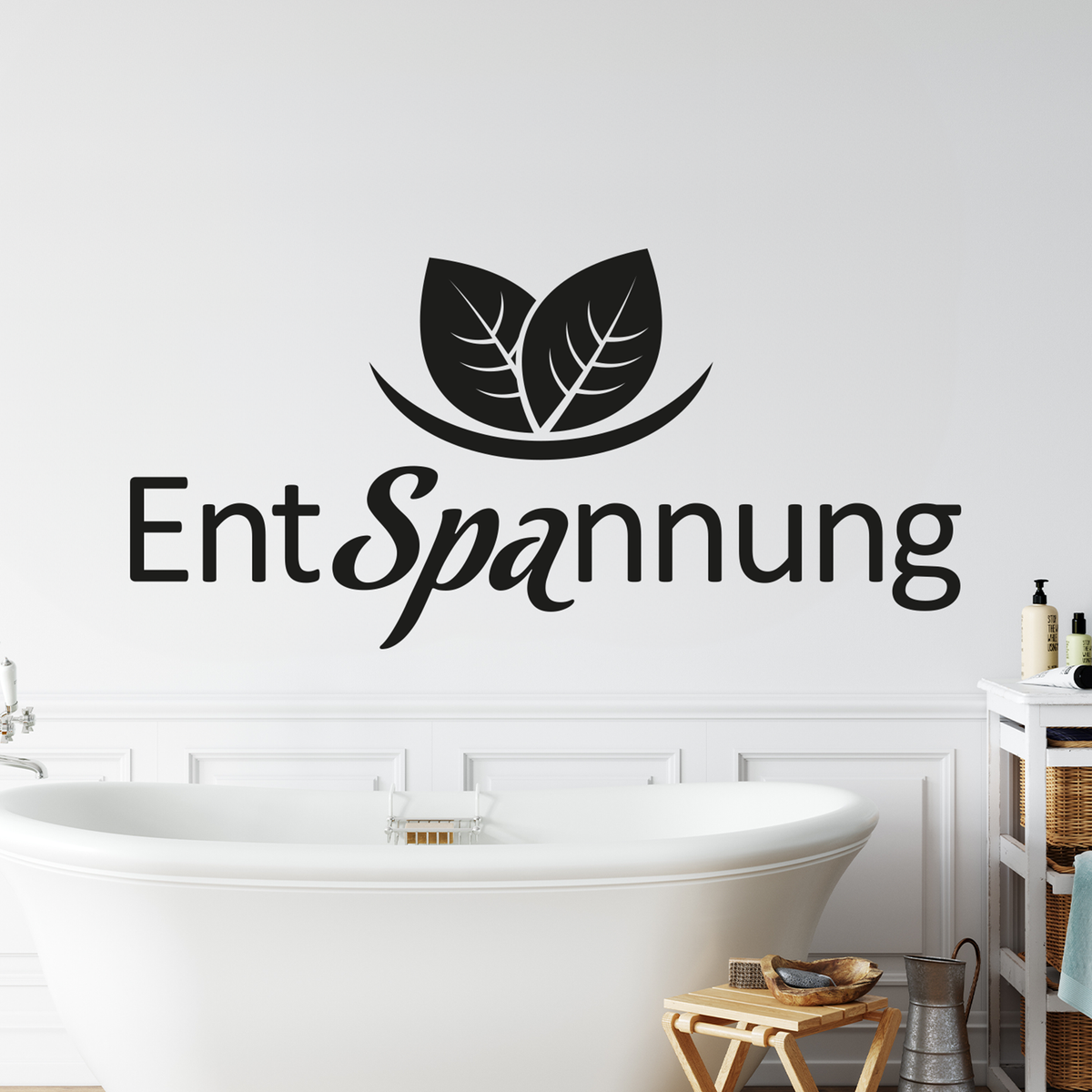 Schwarzer Wandaufkleber mit dem Wort "Entspannung" und Blättern.