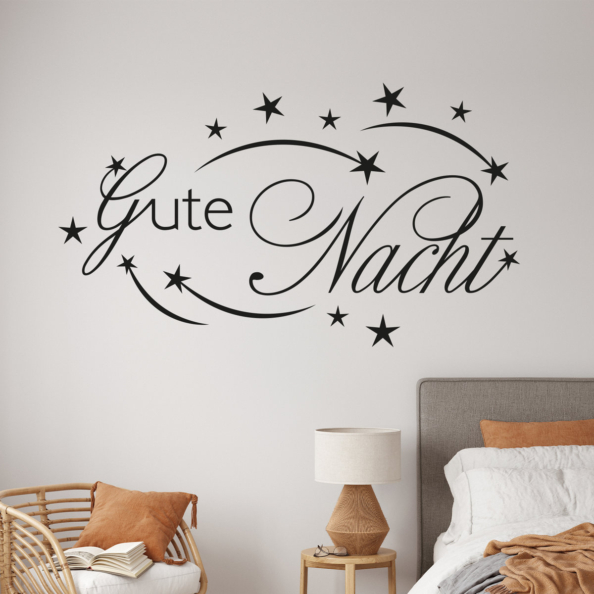 Wandtattoo "Gute Nacht" in Schwarz mit Sternen.