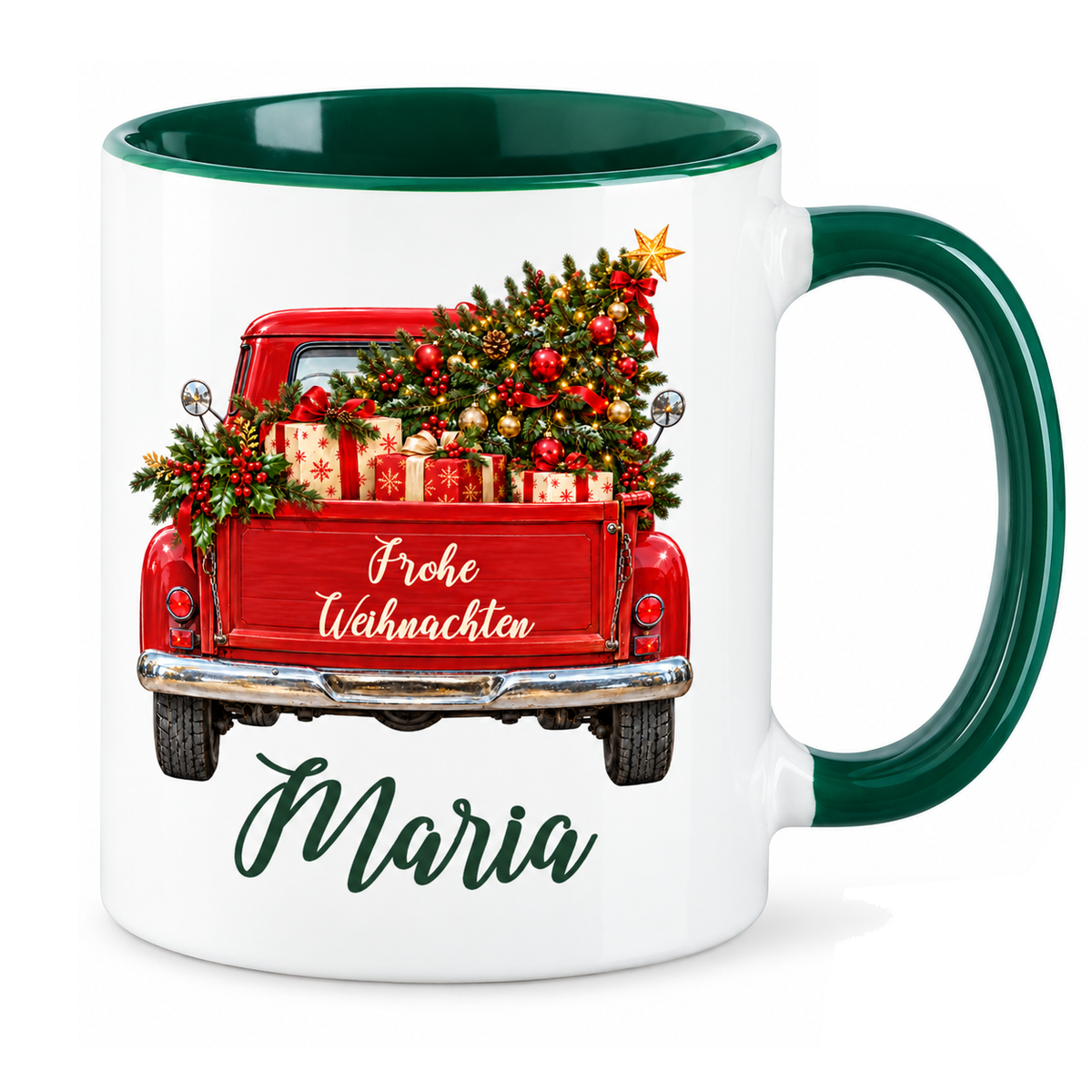 Weiß-grüne Weihnachtstasse mit rotem Truck, Motiv Tannenbaum und Geschenke, Weihnachtsgruß und einem Namen in grüner Schreibschrift vor weißem Hintergrund.