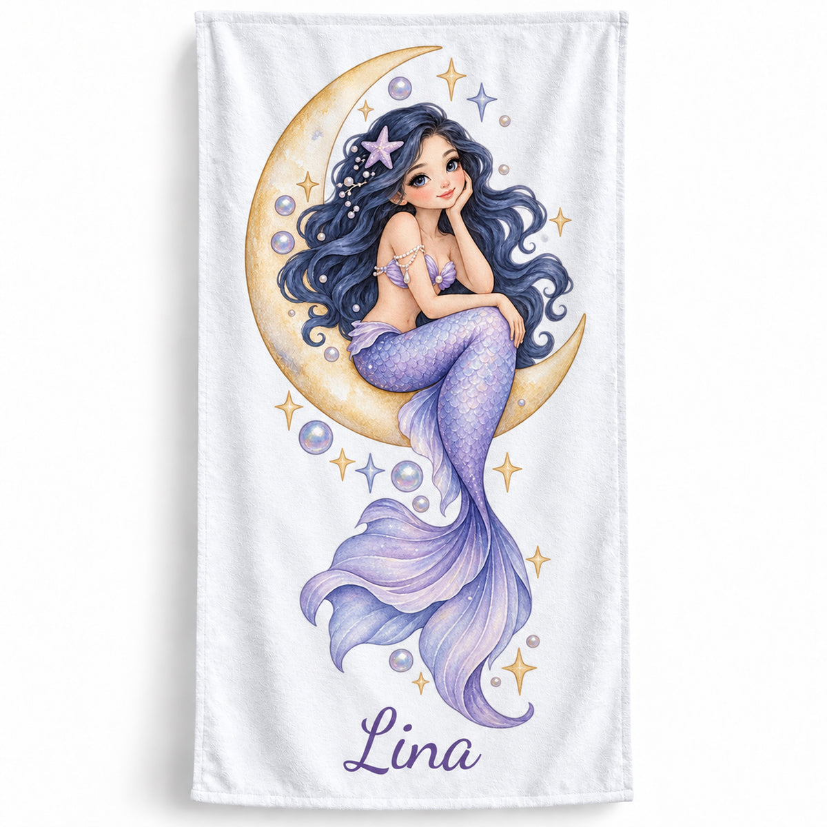 Weißes Handtuch mit Meerjungfrauenmotiv Mondschein im Meer und Beispielname Lina.