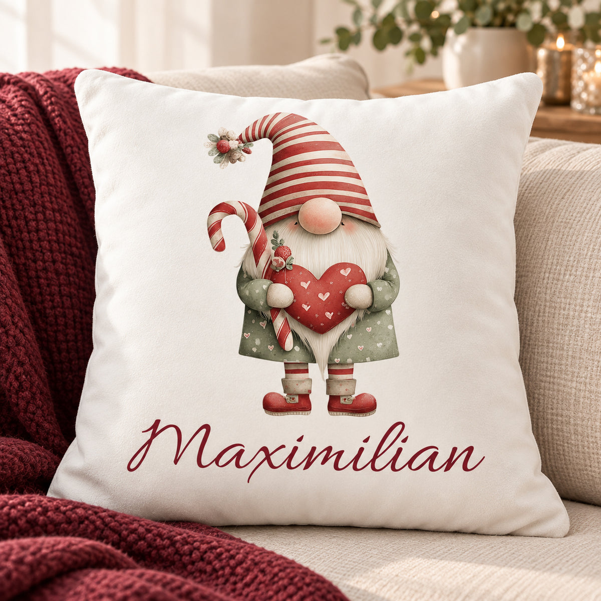Weihnachtswichtel-Kissenbezug Weihnachtsherz, 40 × 40 cm, mit Beispielname Maximilian: Wohnansicht.